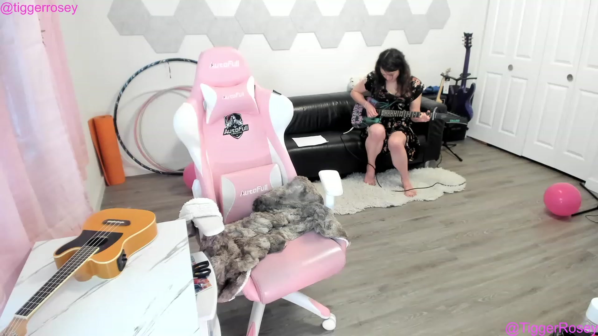 Gallery image thumbnail from TiggerRosey's myfreecams stream on, 03/23/2023, 02:34 image 12 of 20
