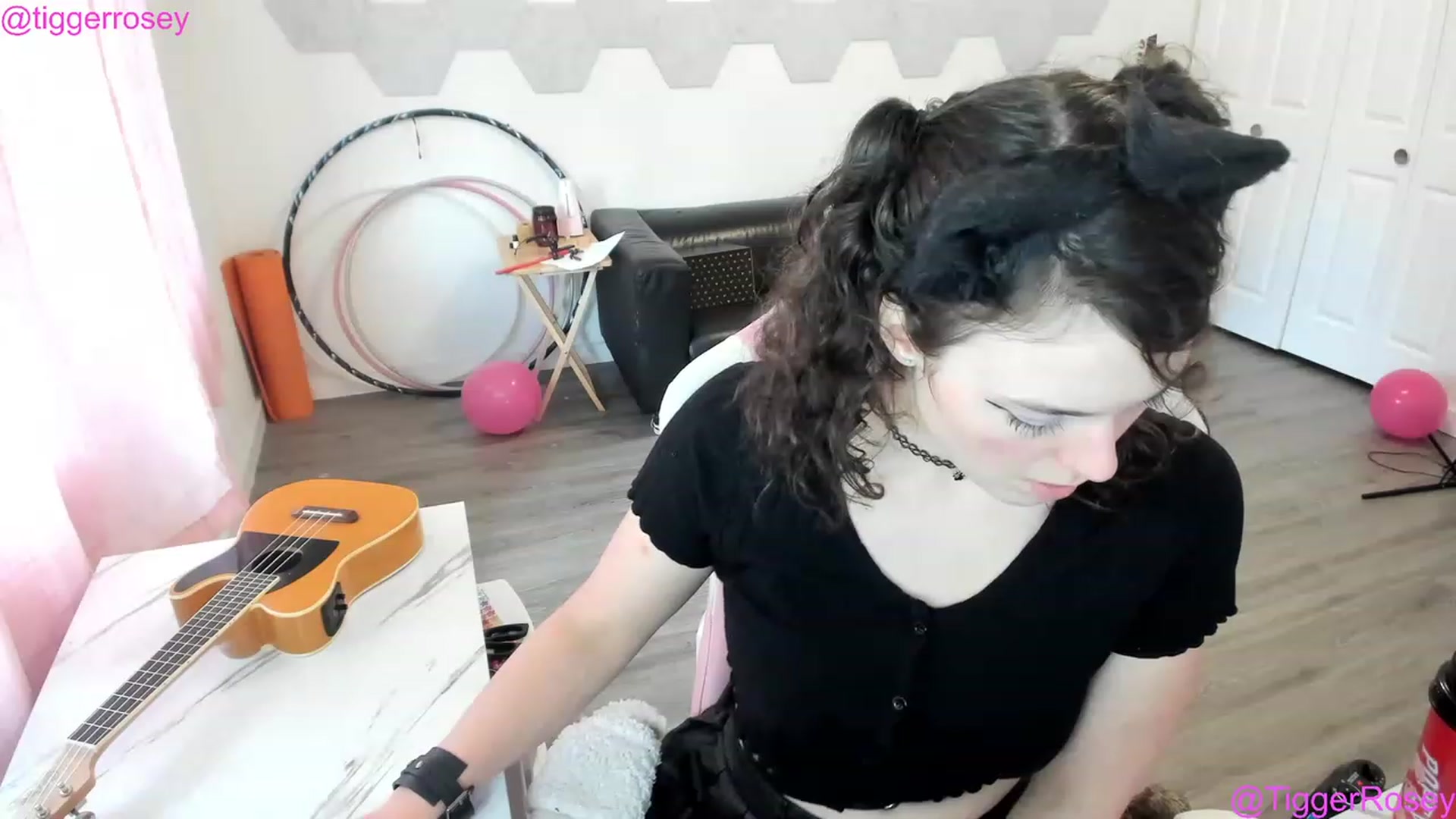Gallery image thumbnail from TiggerRosey's myfreecams stream on, 03/24/2023, 23:30 image 4 of 20