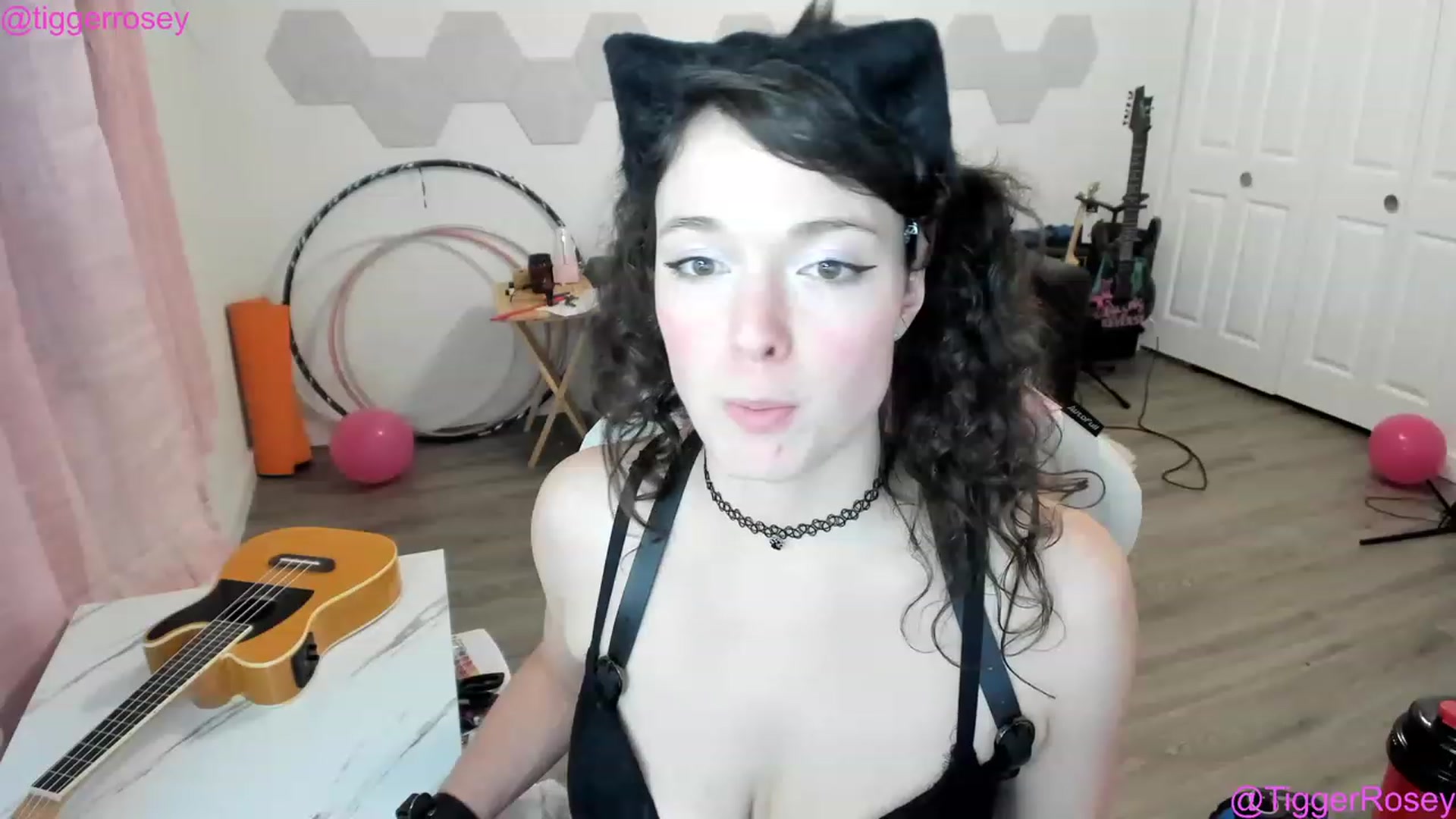 Gallery image thumbnail from TiggerRosey's myfreecams stream on, 03/25/2023, 02:19 image 9 of 20