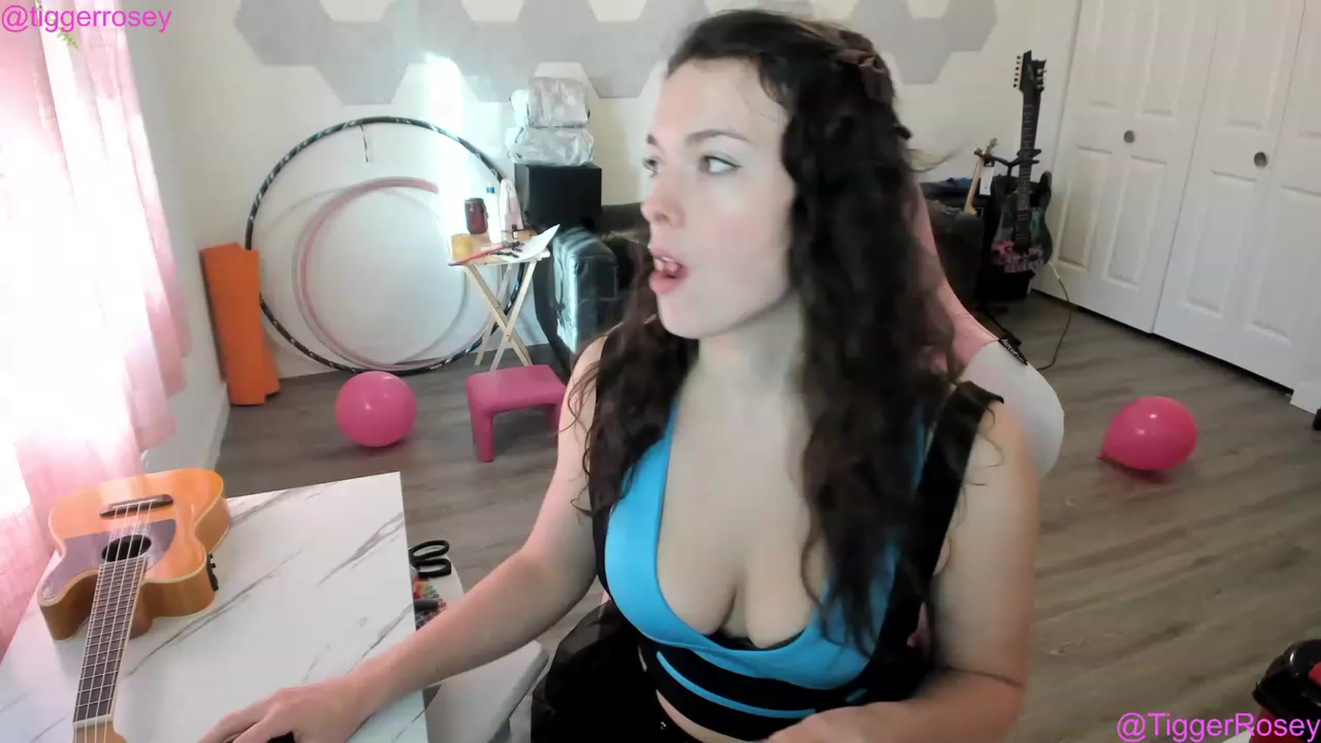 Gallery image thumbnail from TiggerRosey's myfreecams stream on, 03/29/2023, 01:08 image 1 of 20