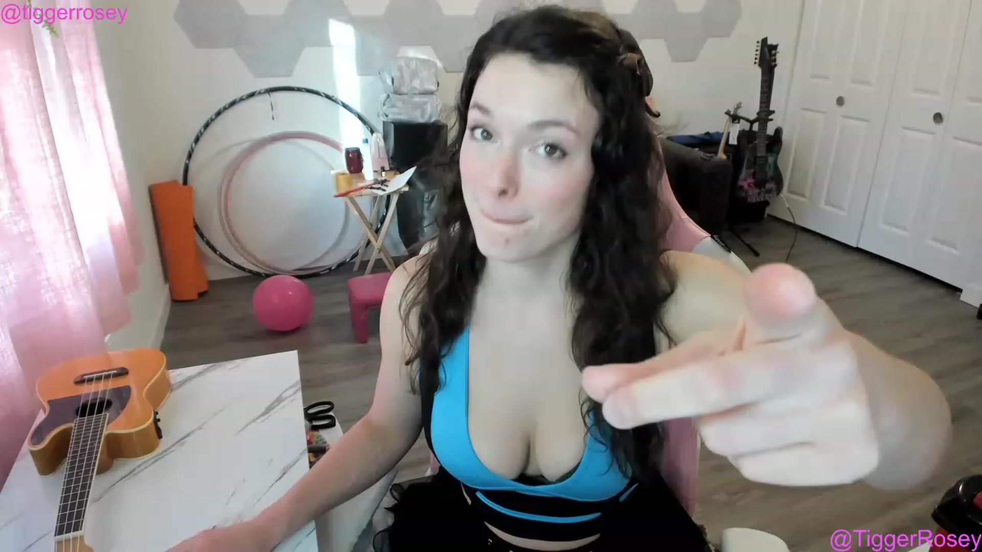 Gallery image thumbnail from TiggerRosey's myfreecams stream on, 03/29/2023, 01:08 image 12 of 20