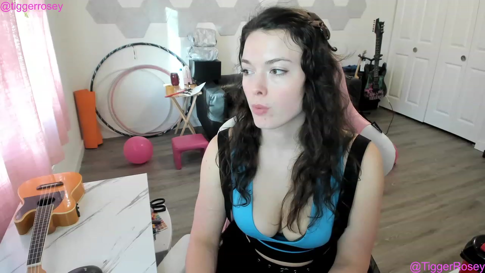 Gallery image thumbnail from TiggerRosey's myfreecams stream on, 03/29/2023, 01:08 image 16 of 20