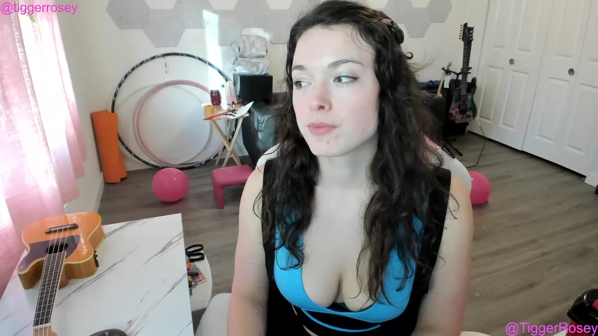 Gallery image thumbnail from TiggerRosey's myfreecams stream on, 03/29/2023, 01:08 image 15 of 20
