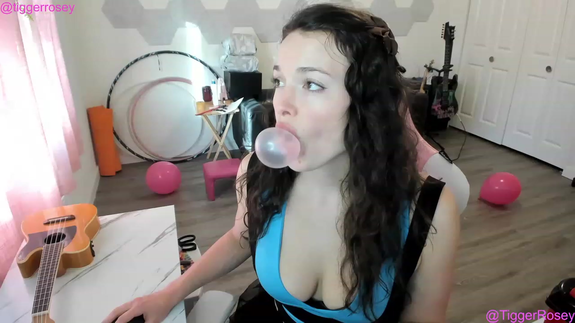 Gallery image thumbnail from TiggerRosey's myfreecams stream on, 03/29/2023, 01:08 image 2 of 20