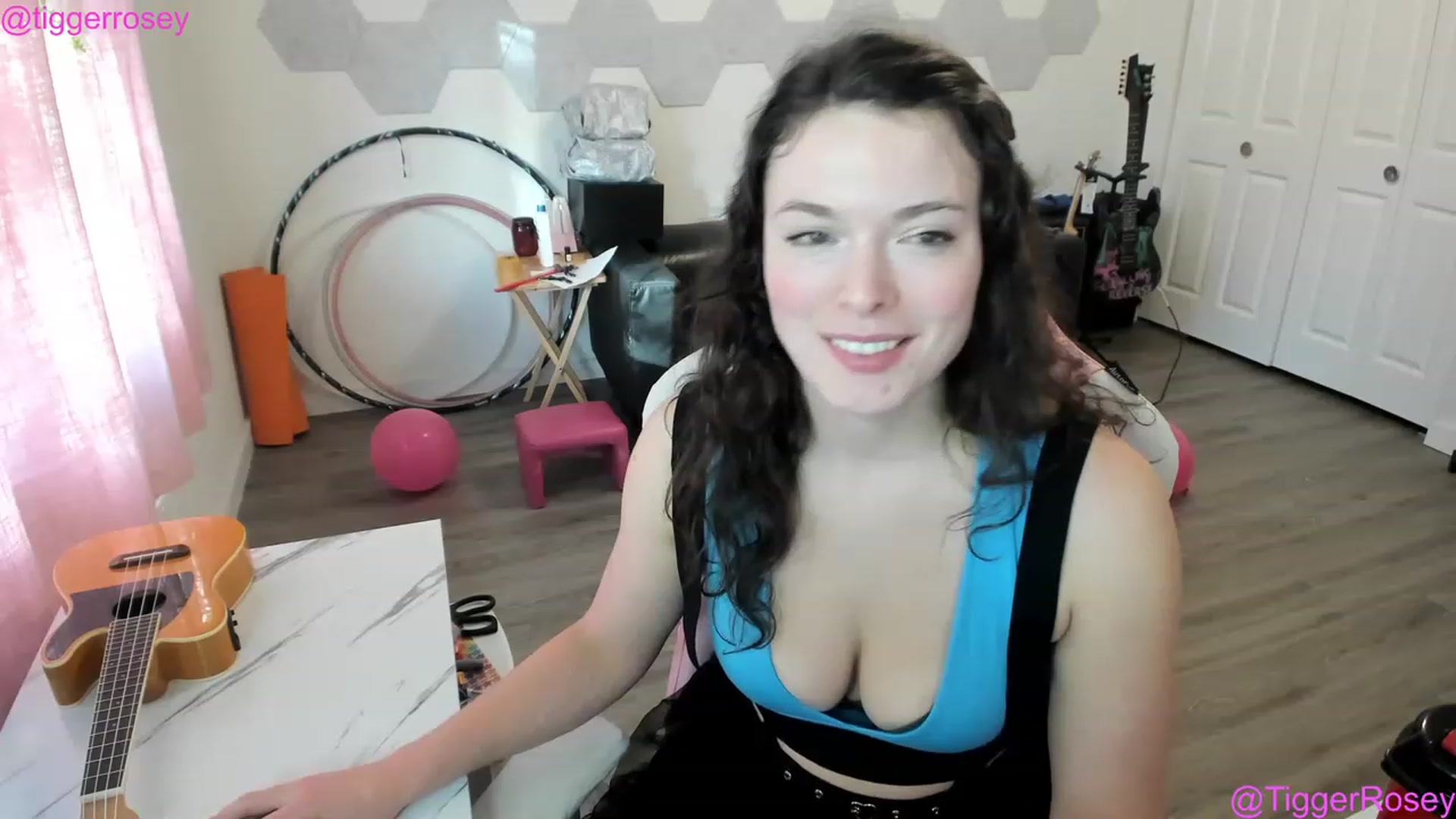Gallery image thumbnail from TiggerRosey's myfreecams stream on, 03/29/2023, 01:08 image 17 of 20
