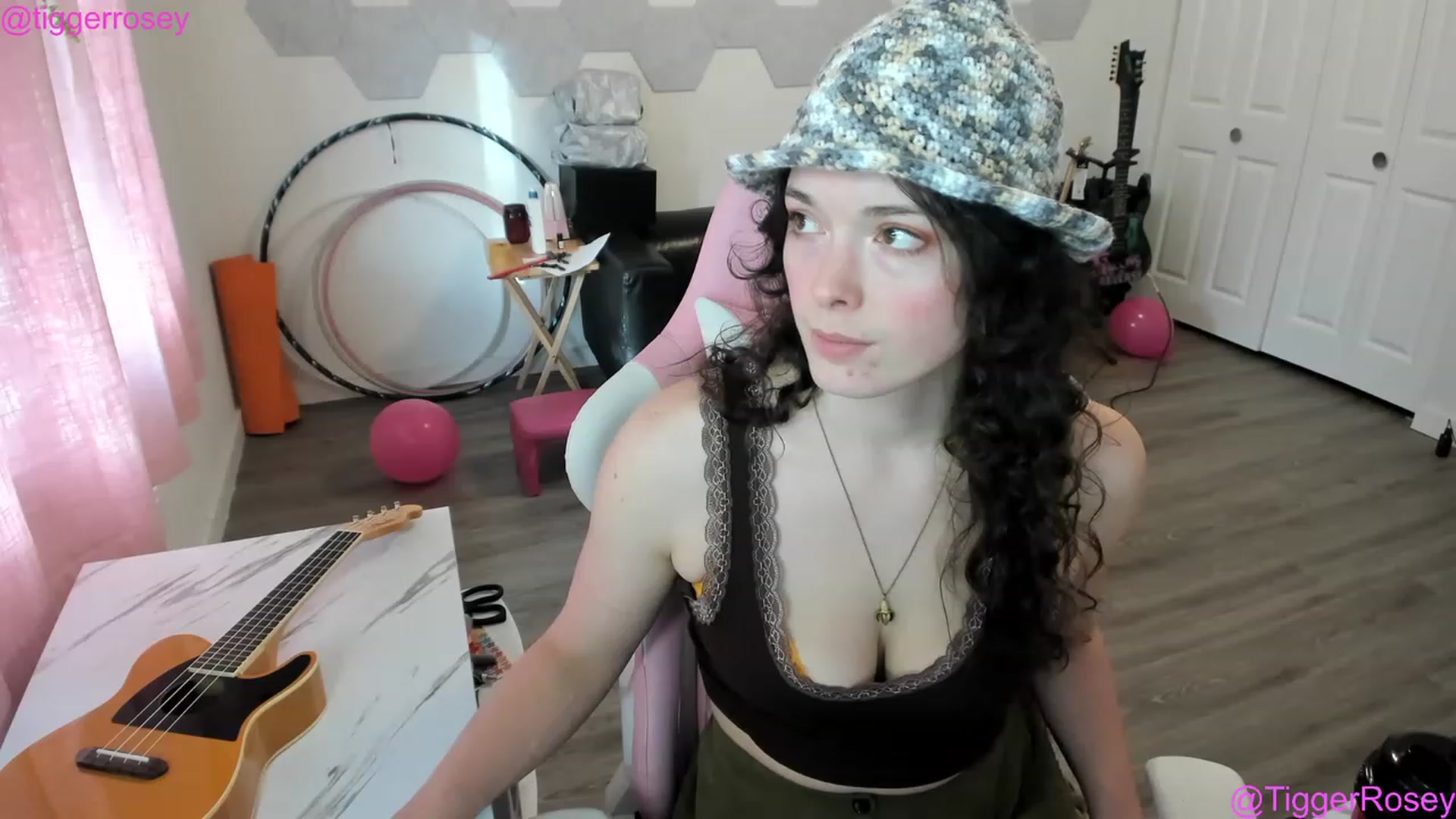 Gallery image thumbnail from TiggerRosey's myfreecams stream on, 03/30/2023, 01:48 image 6 of 20