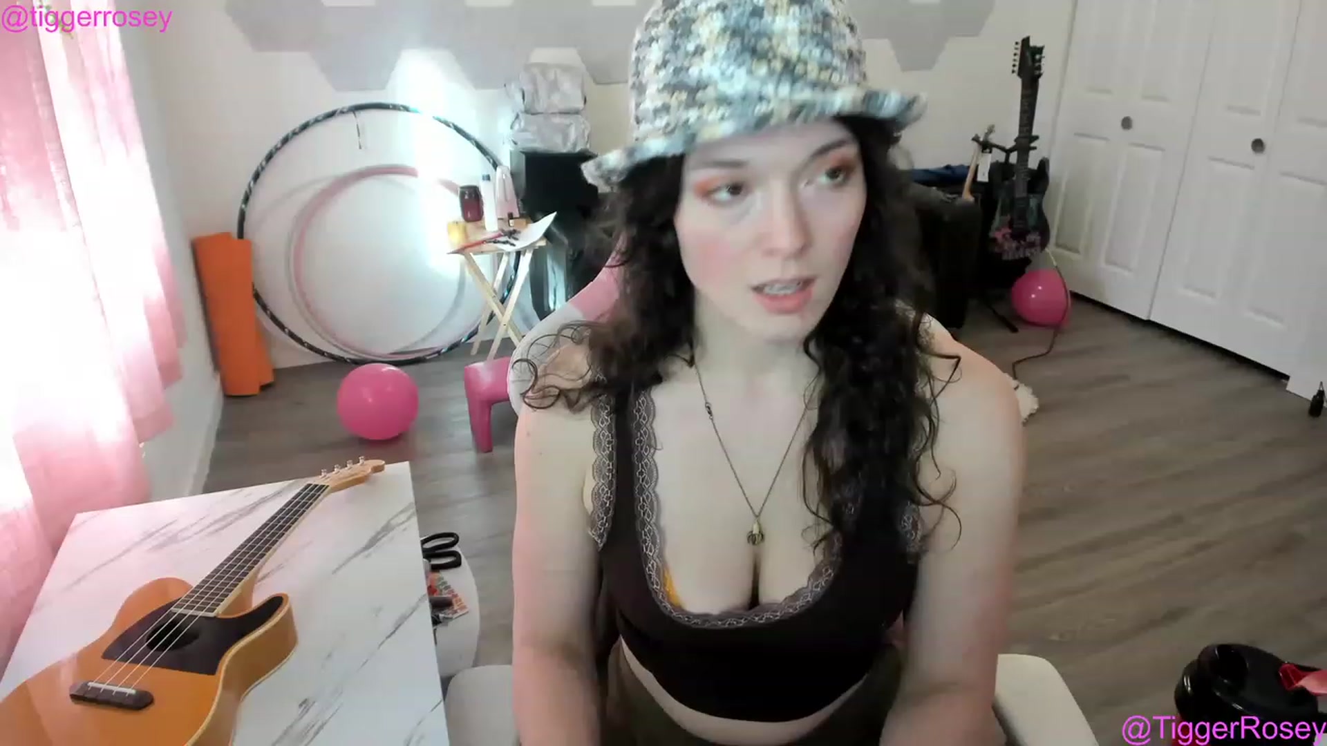 Gallery image thumbnail from TiggerRosey's myfreecams stream on, 03/30/2023, 01:48 image 2 of 20