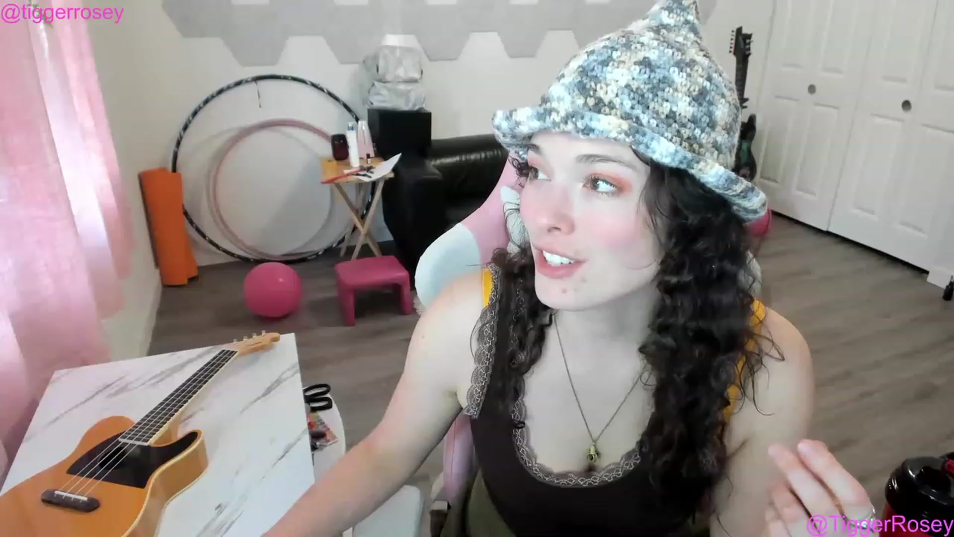 Gallery image thumbnail from TiggerRosey's myfreecams stream on, 03/30/2023, 01:48 image 19 of 20