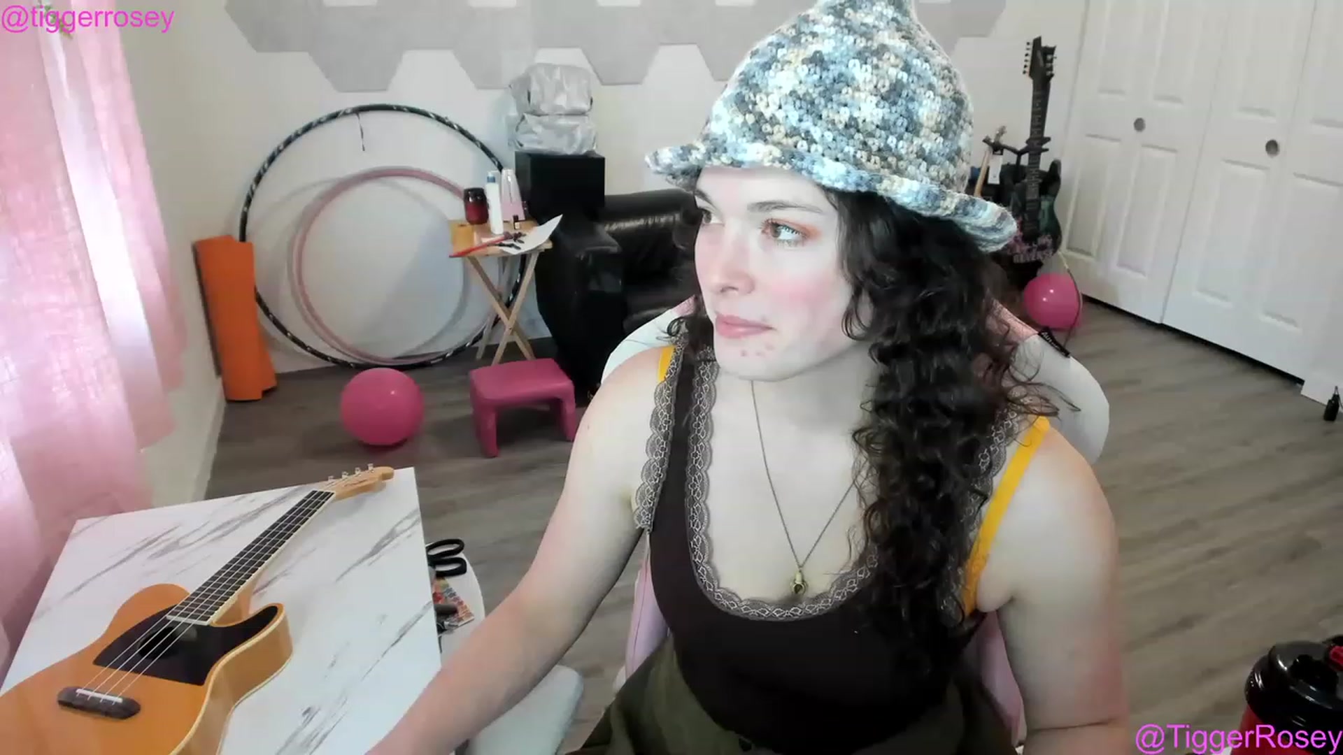 Gallery image thumbnail from TiggerRosey's myfreecams stream on, 03/30/2023, 01:48 image 15 of 20