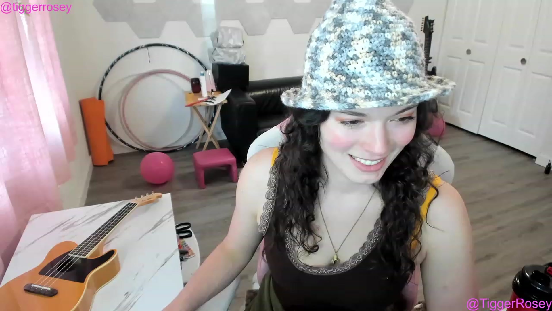 Gallery image thumbnail from TiggerRosey's myfreecams stream on, 03/30/2023, 01:48 image 14 of 20