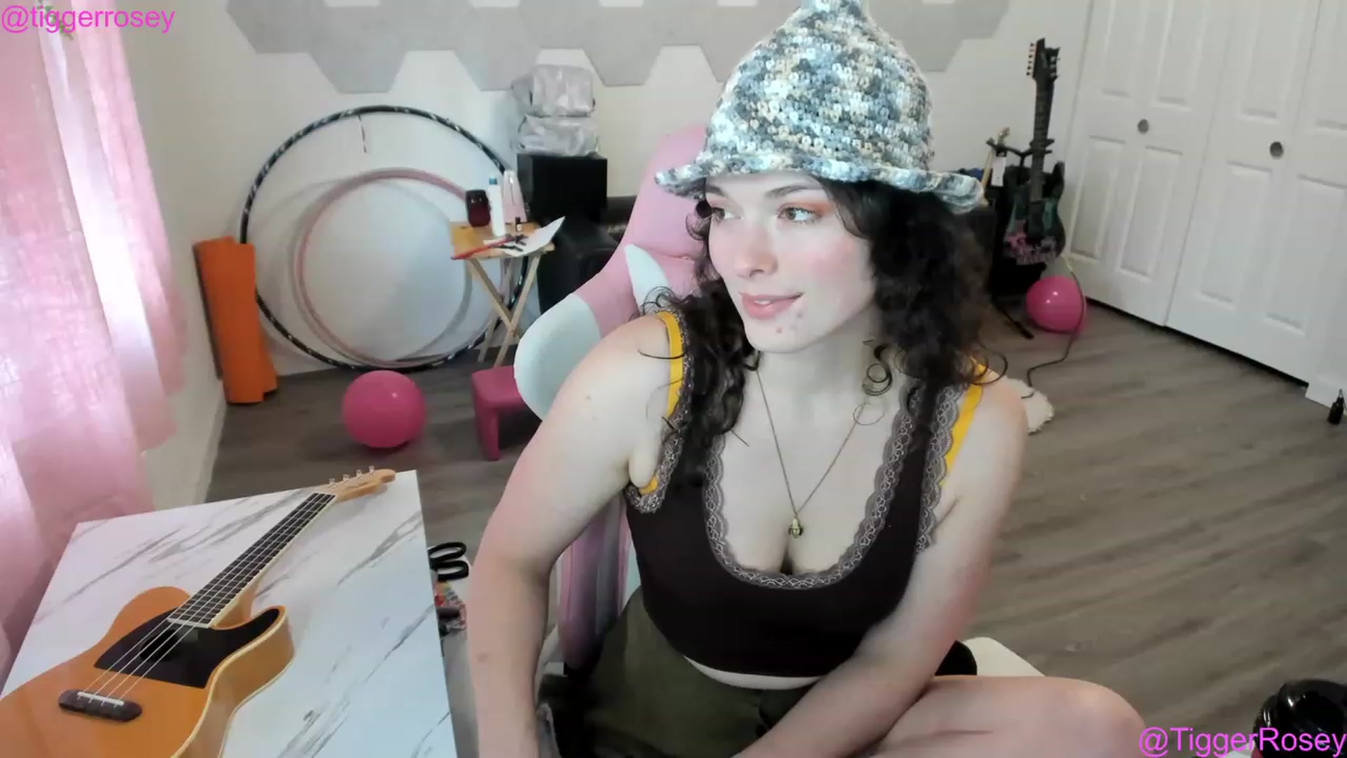 Gallery image thumbnail from TiggerRosey's myfreecams stream on, 03/30/2023, 01:48 image 9 of 20
