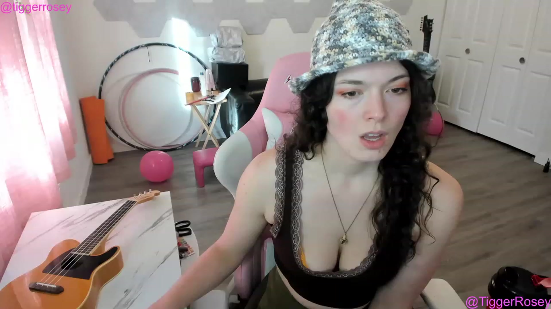 Gallery image thumbnail from TiggerRosey's myfreecams stream on, 03/30/2023, 01:48 image 4 of 20