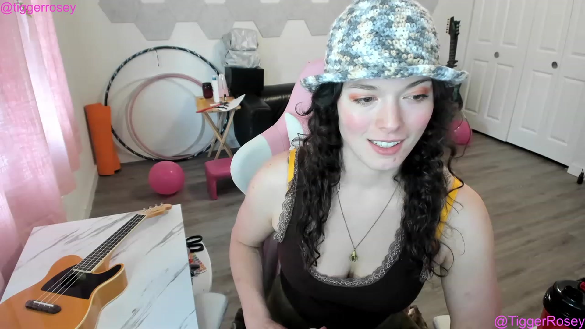Gallery image thumbnail from TiggerRosey's myfreecams stream on, 03/30/2023, 01:48 image 11 of 20