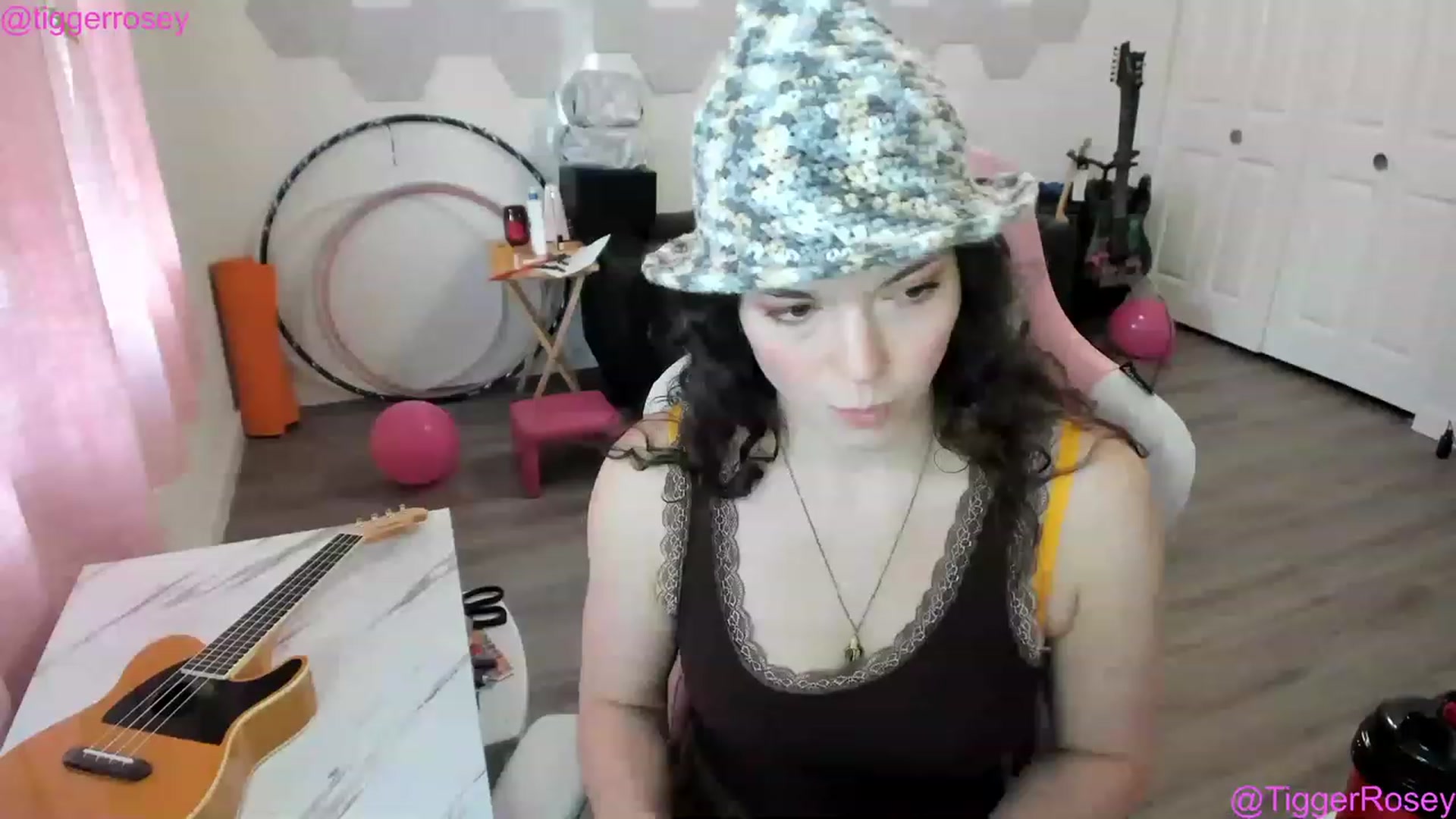 Gallery image thumbnail from TiggerRosey's myfreecams stream on, 03/30/2023, 01:48 image 17 of 20