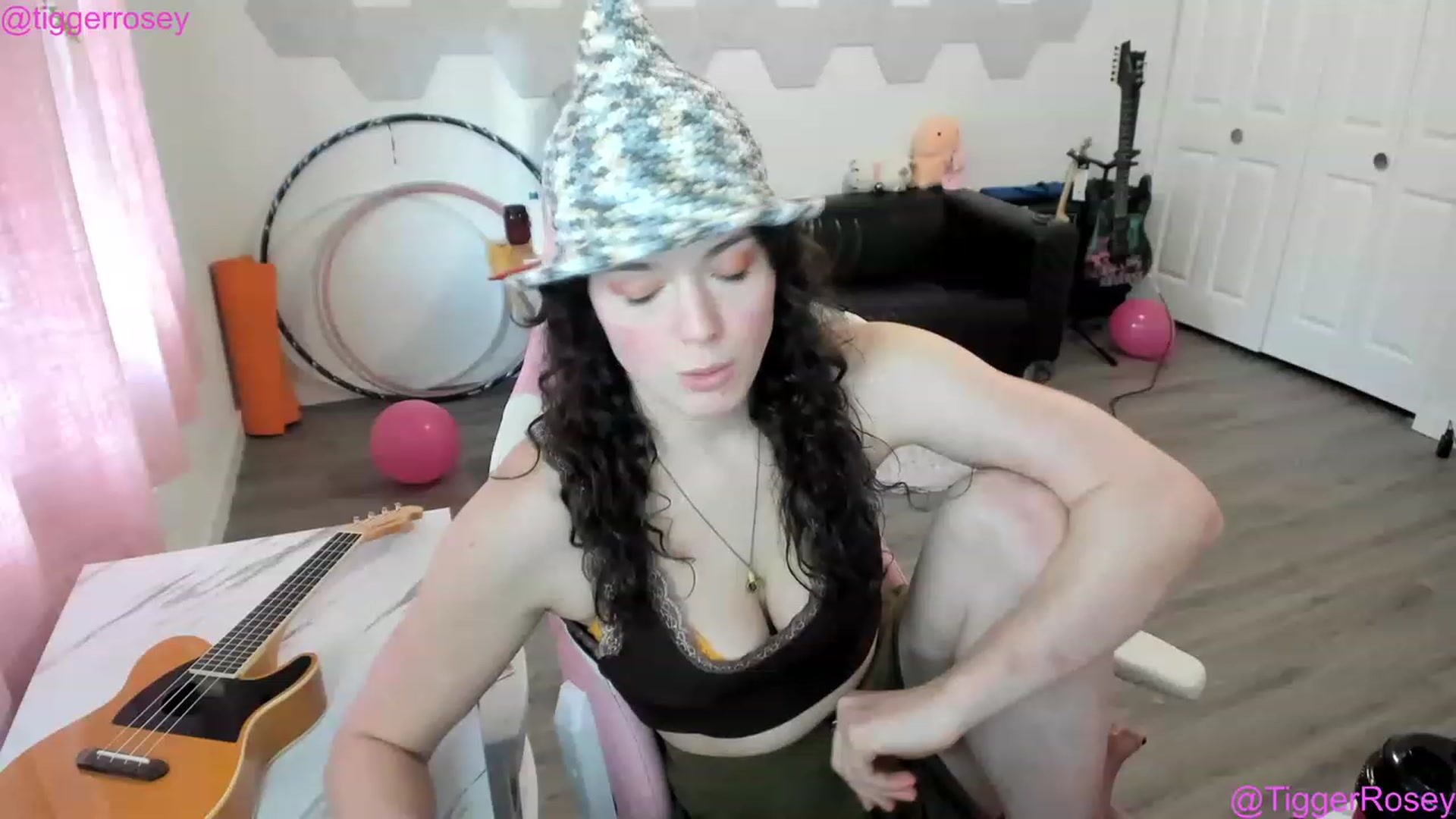 Gallery image thumbnail from TiggerRosey's myfreecams stream on, 03/30/2023, 01:48 image 8 of 20