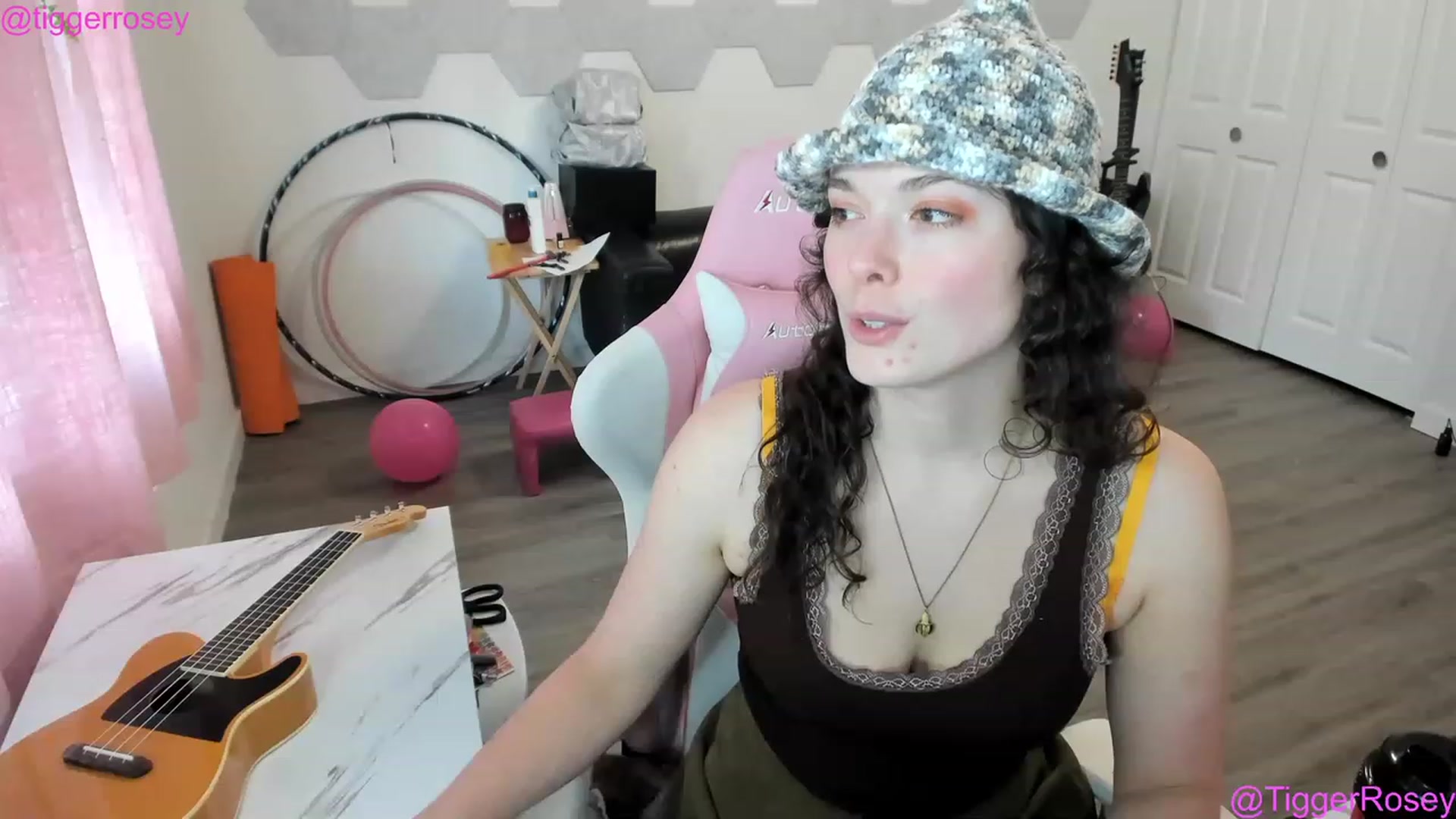 Gallery image thumbnail from TiggerRosey's myfreecams stream on, 03/30/2023, 01:48 image 10 of 20