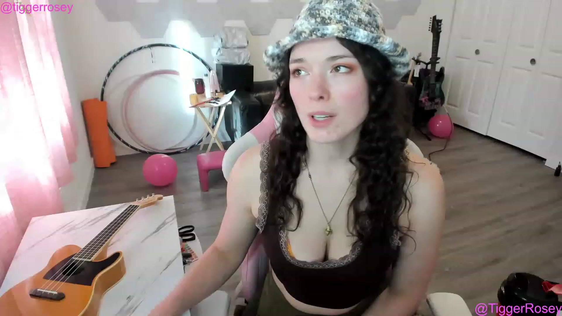 Gallery image thumbnail from TiggerRosey's myfreecams stream on, 03/30/2023, 01:48 image 3 of 20