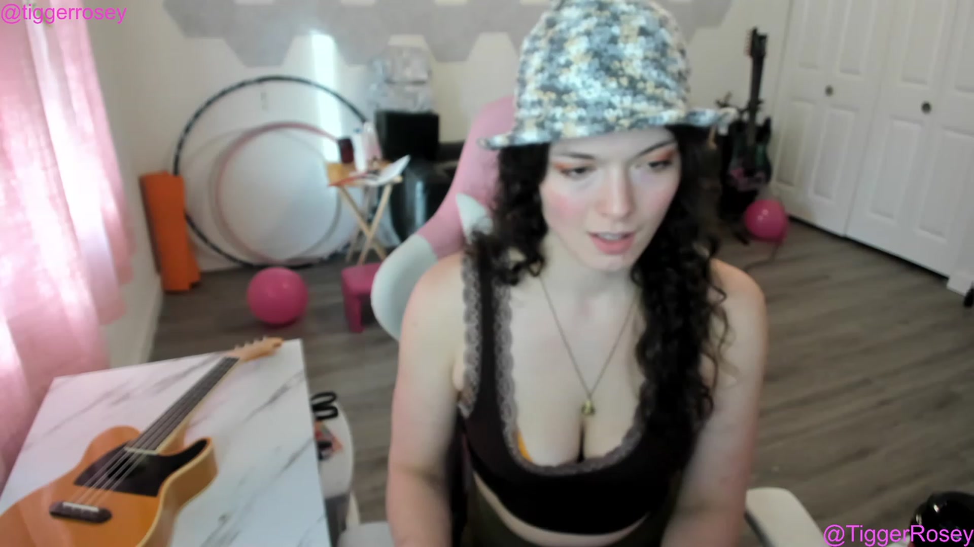 Gallery image thumbnail from TiggerRosey's myfreecams stream on, 03/30/2023, 01:48 image 5 of 20