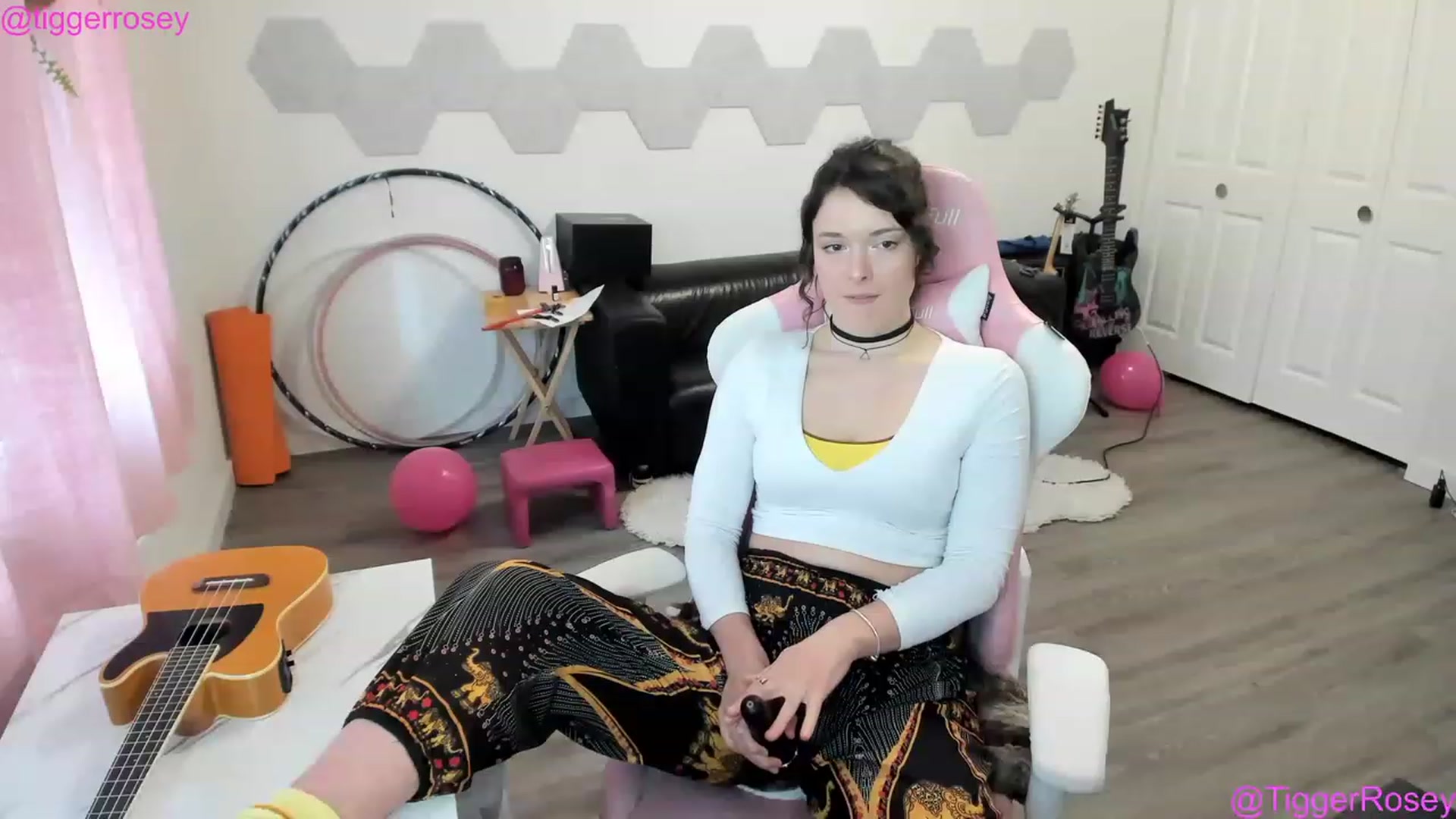 Gallery image thumbnail from TiggerRosey's myfreecams stream on, 04/01/2023, 24:01 image 14 of 20
