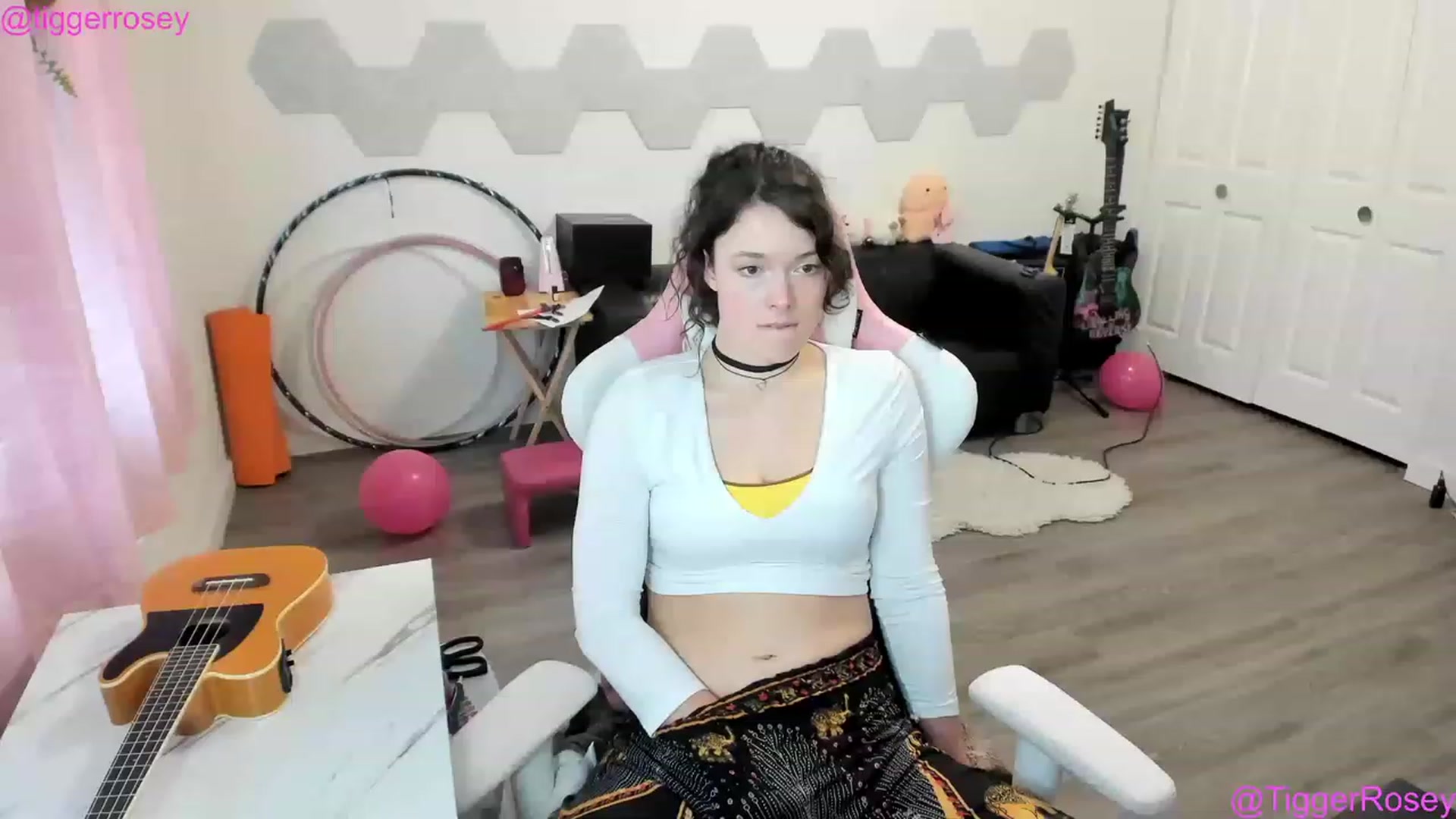 Gallery image thumbnail from TiggerRosey's myfreecams stream on, 04/01/2023, 24:01 image 18 of 20