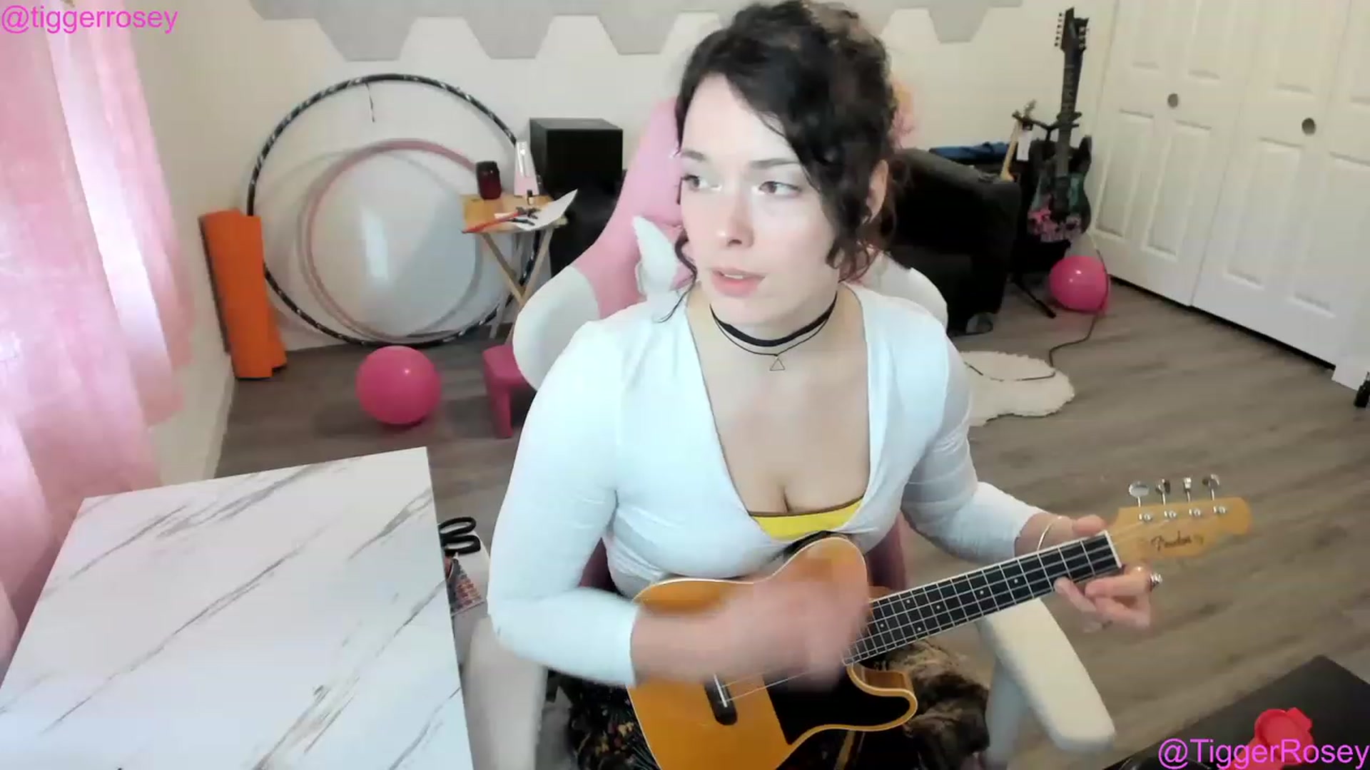 Gallery image thumbnail from TiggerRosey's myfreecams stream on, 04/01/2023, 24:01 image 4 of 20