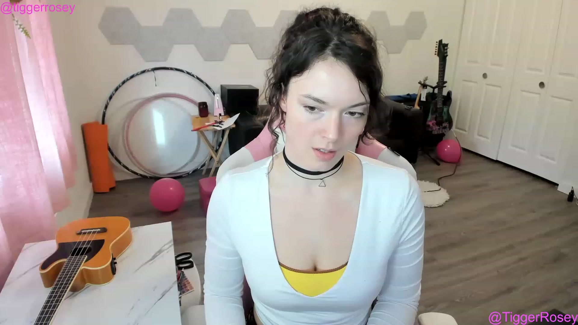 Gallery image thumbnail from TiggerRosey's myfreecams stream on, 04/01/2023, 24:01 image 10 of 20