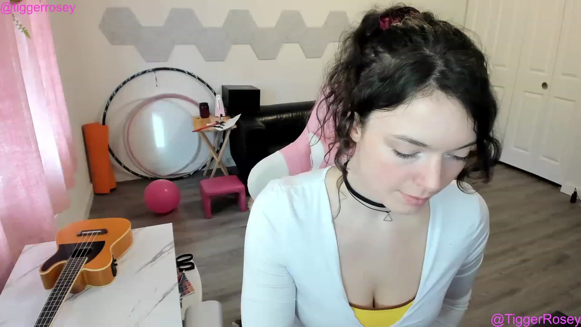 Gallery image thumbnail from TiggerRosey's myfreecams stream on, 04/01/2023, 24:01 image 8 of 20