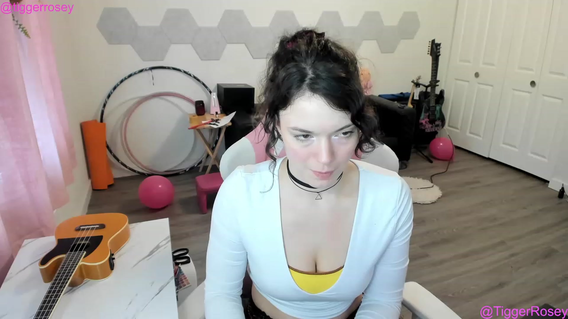 Gallery image thumbnail from TiggerRosey's myfreecams stream on, 04/01/2023, 24:01 image 17 of 20