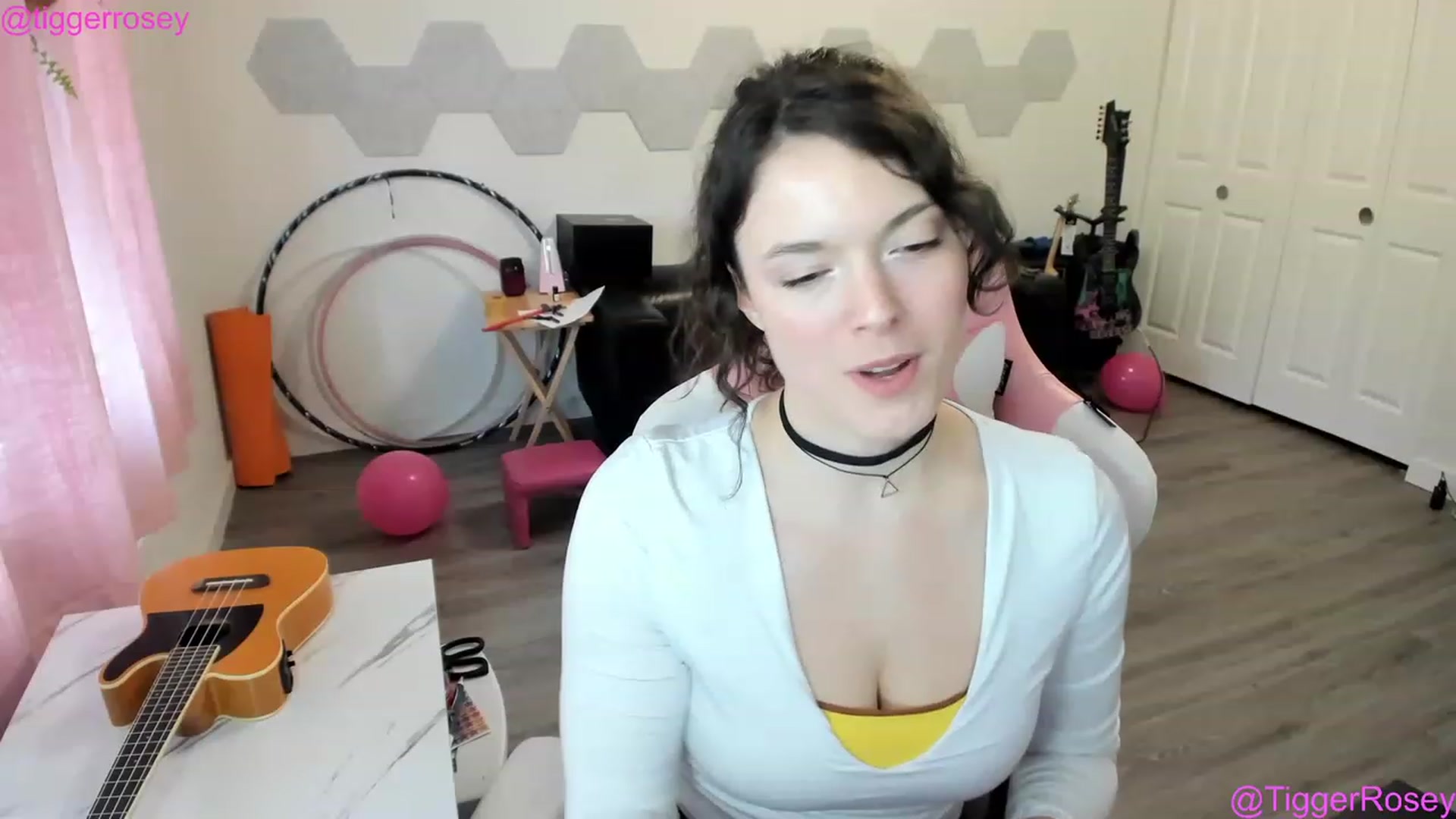 Gallery image thumbnail from TiggerRosey's myfreecams stream on, 04/01/2023, 24:01 image 5 of 20