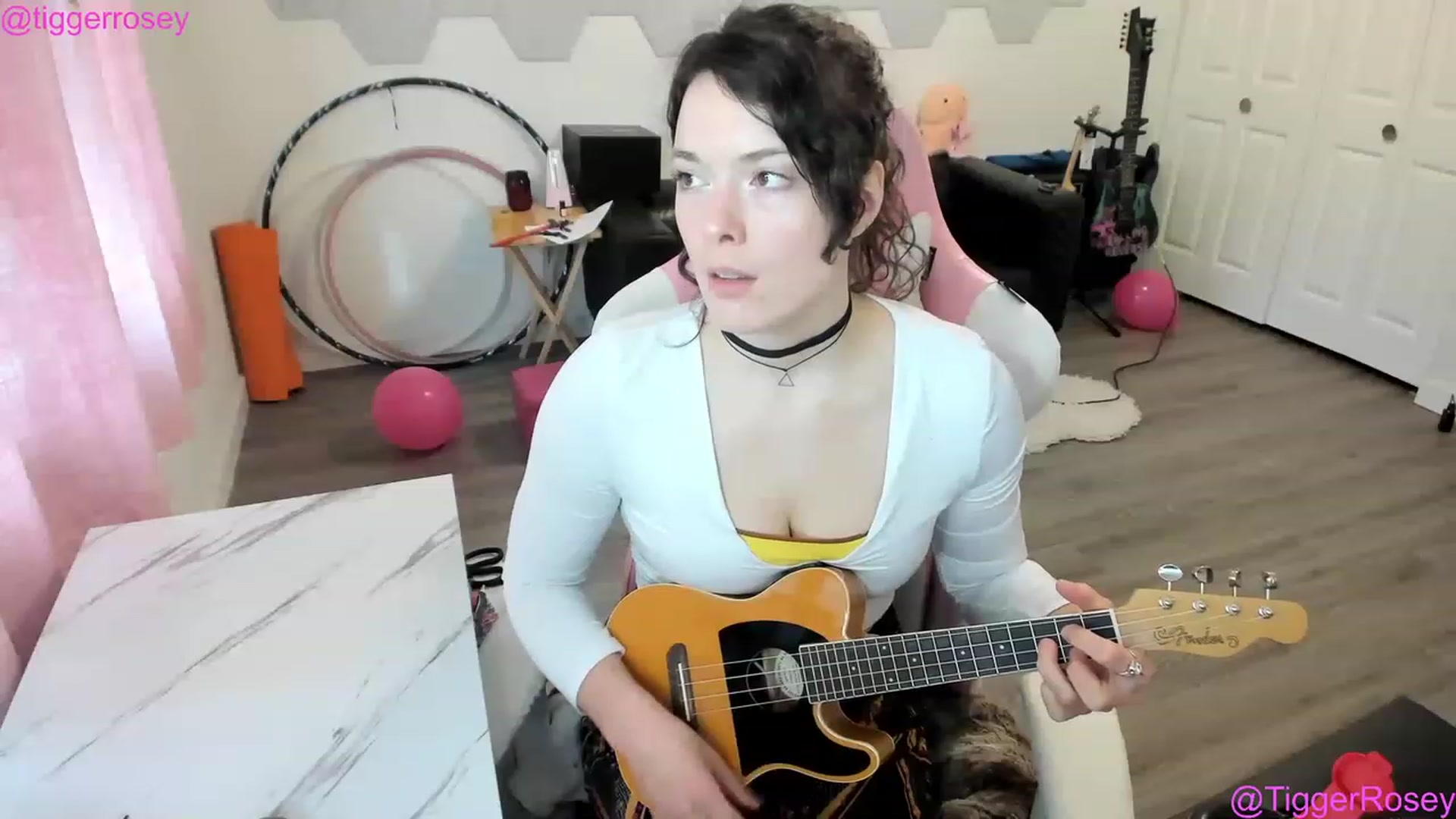 Gallery image thumbnail from TiggerRosey's myfreecams stream on, 04/01/2023, 24:01 image 3 of 20