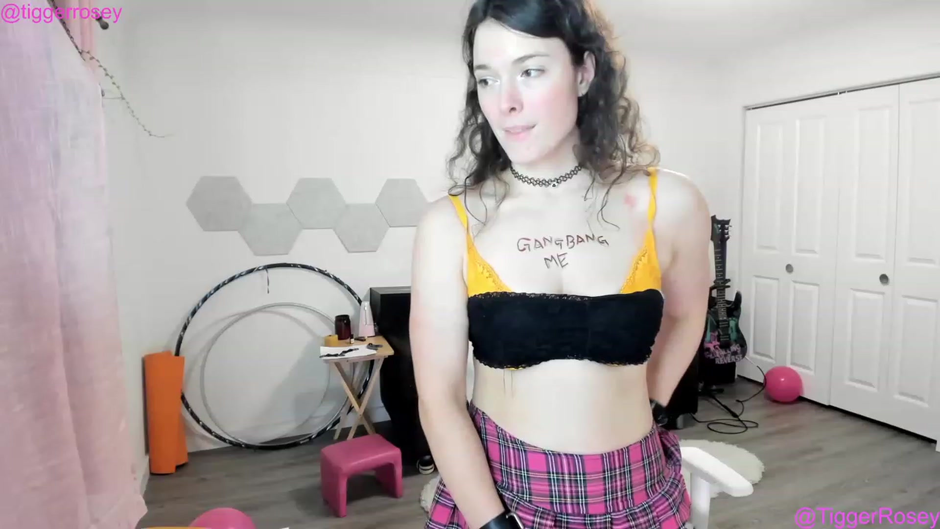 Gallery image thumbnail from TiggerRosey's myfreecams stream on, 04/04/2023, 07:25 image 12 of 20