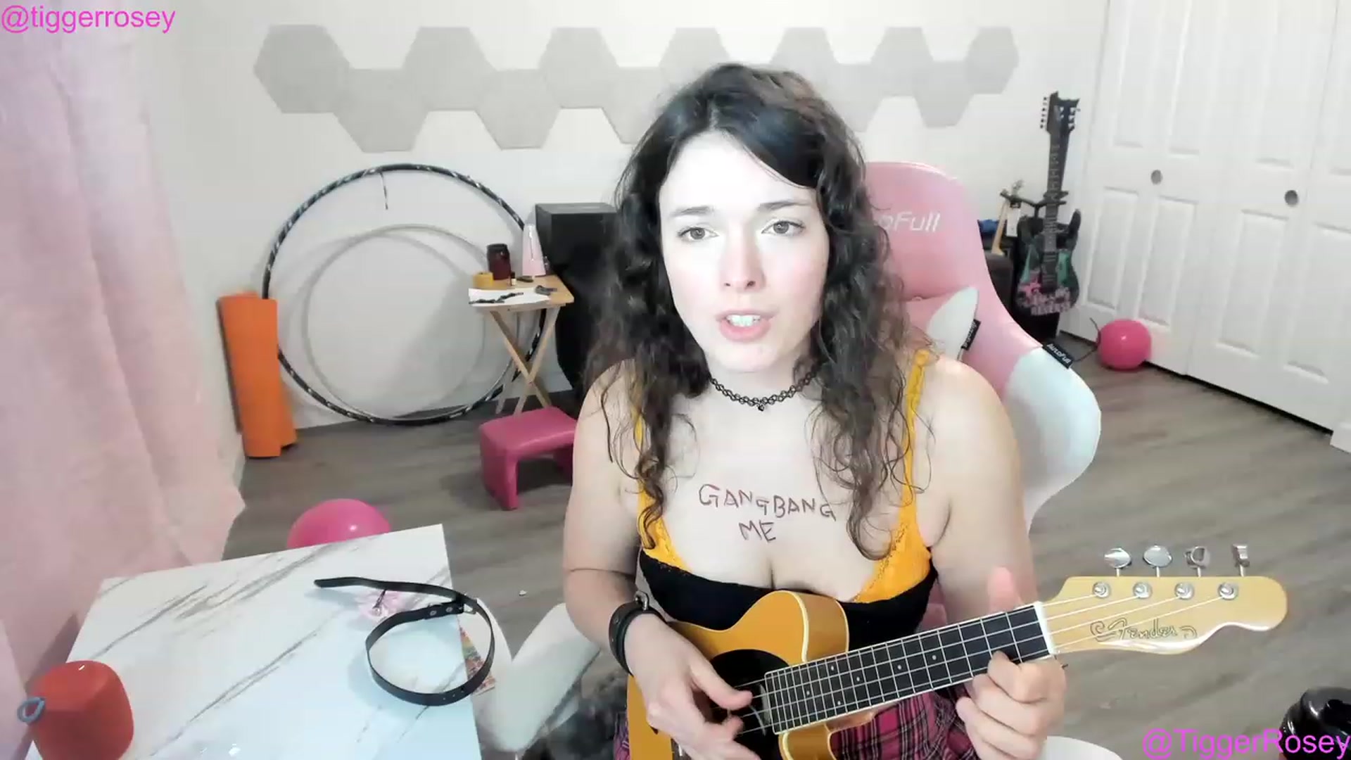 Gallery image thumbnail from TiggerRosey's myfreecams stream on, 04/04/2023, 07:25 image 18 of 20