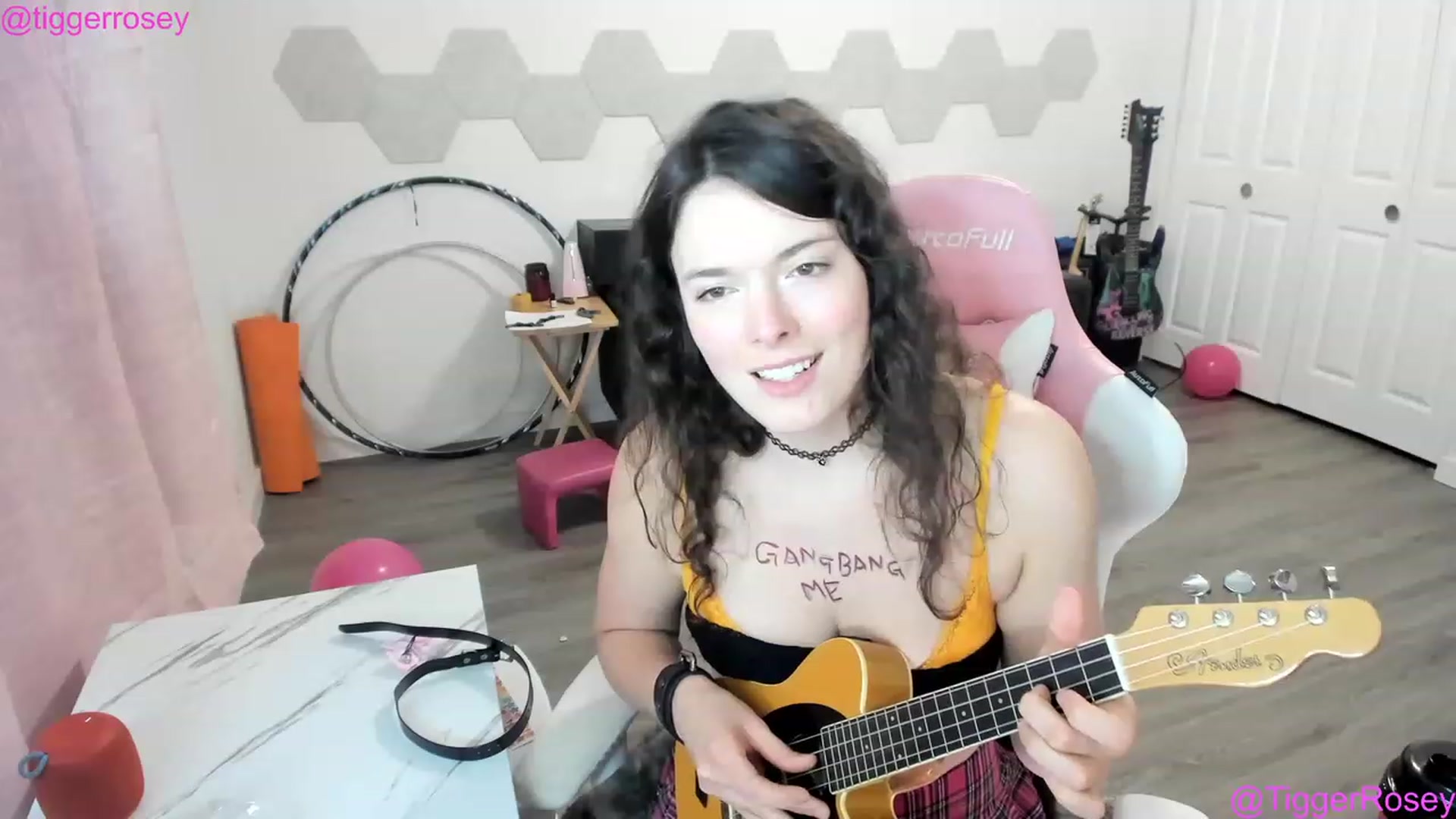 Gallery image thumbnail from TiggerRosey's myfreecams stream on, 04/04/2023, 07:25 image 19 of 20