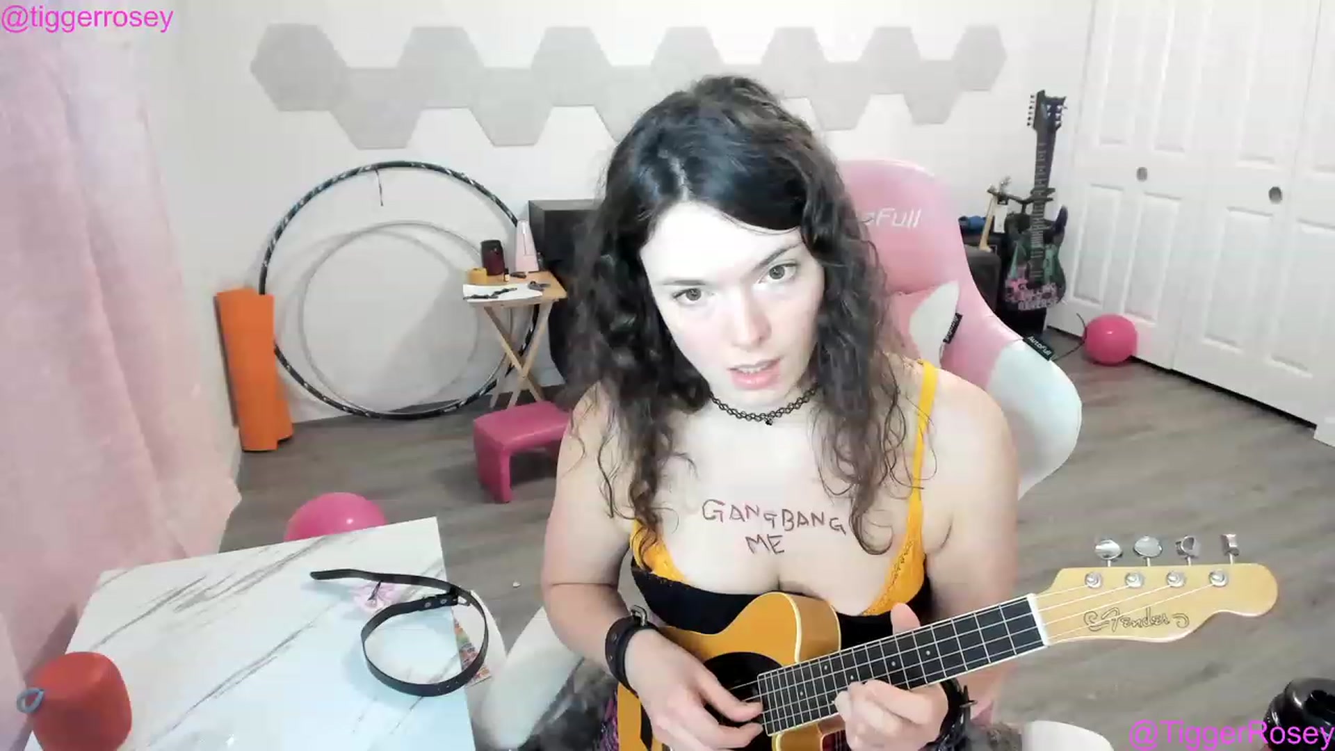 Gallery image thumbnail from TiggerRosey's myfreecams stream on, 04/04/2023, 07:25 image 20 of 20
