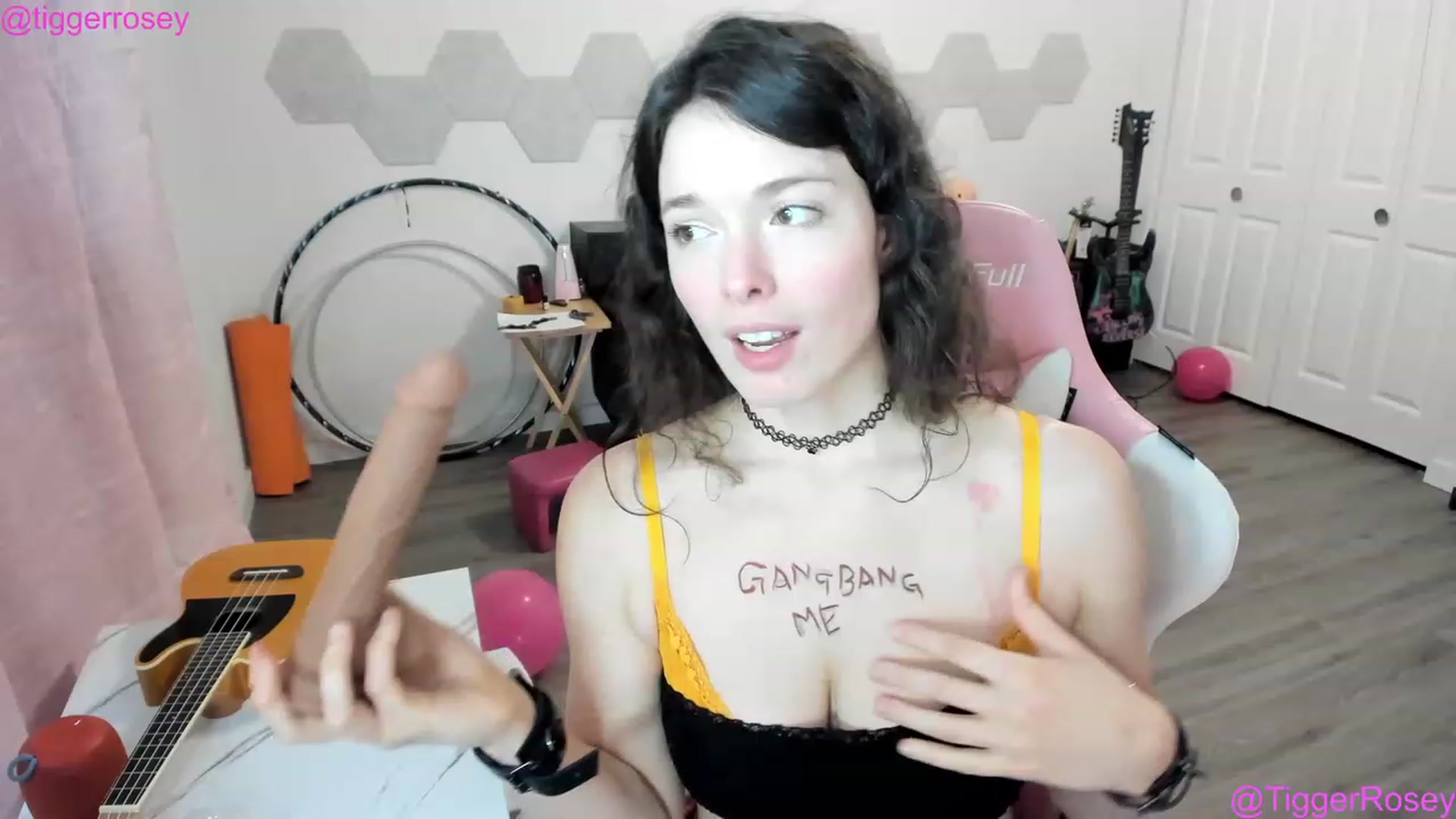 Gallery image thumbnail from TiggerRosey's myfreecams stream on, 04/04/2023, 08:48 image 17 of 20