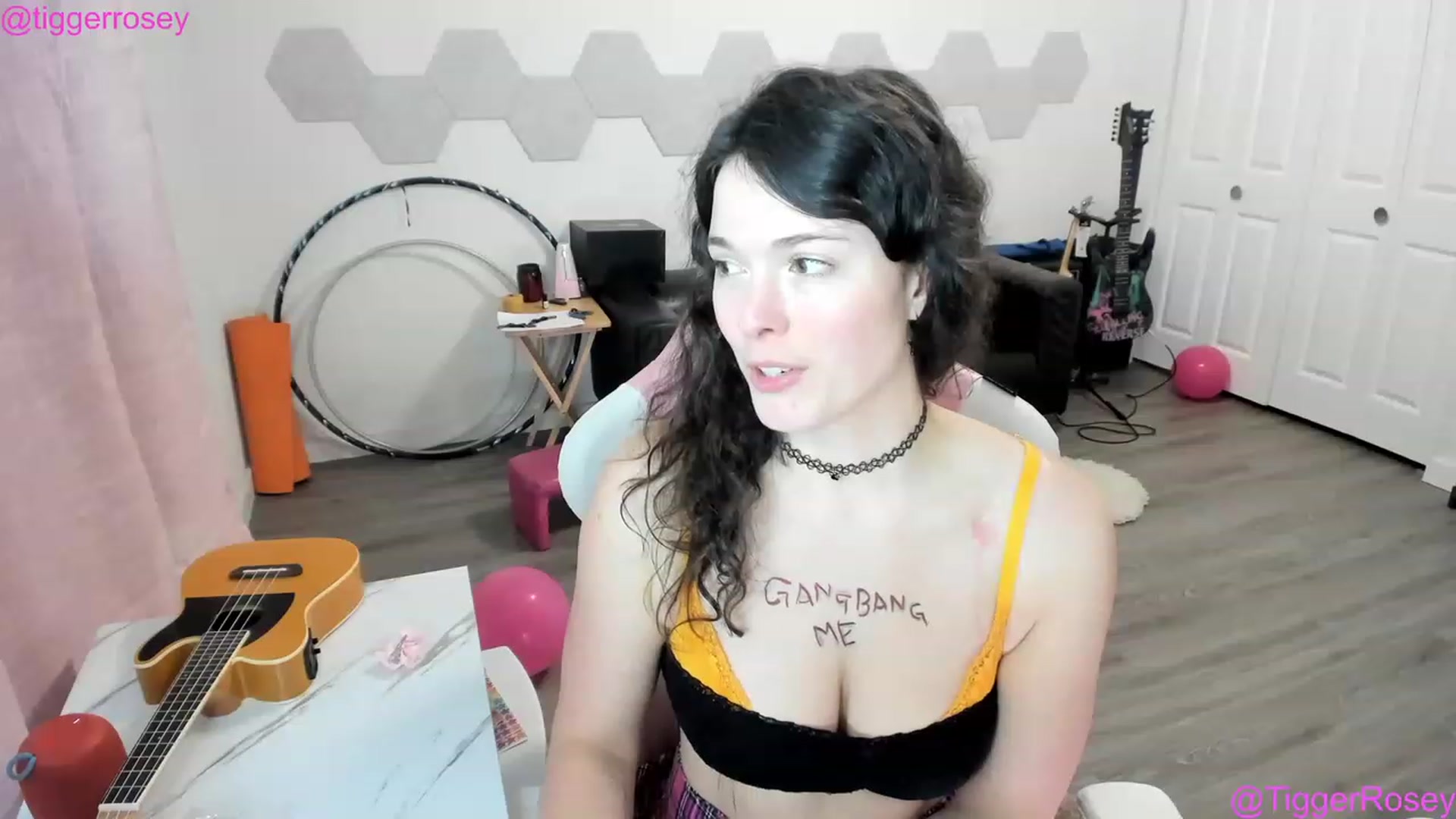 Gallery image thumbnail from TiggerRosey's myfreecams stream on, 04/04/2023, 08:48 image 20 of 20