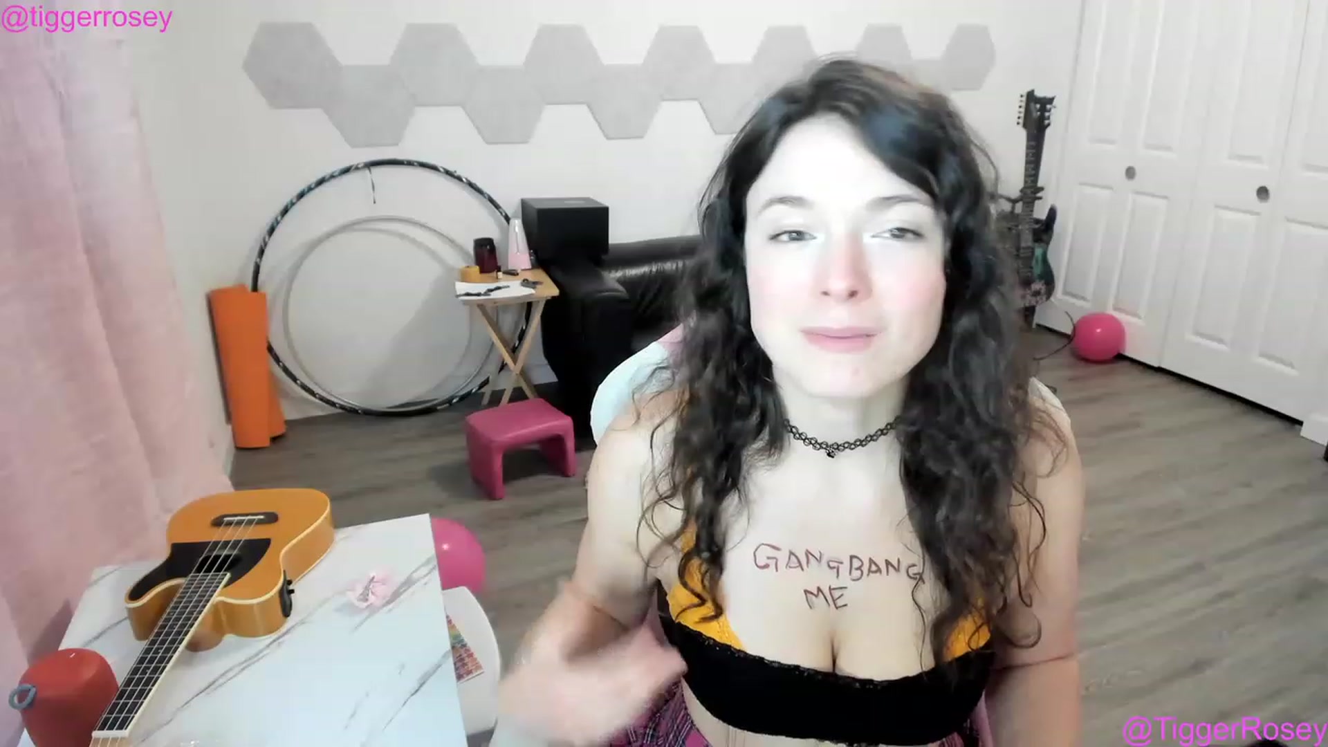 Gallery image thumbnail from TiggerRosey's myfreecams stream on, 04/04/2023, 08:48 image 4 of 20
