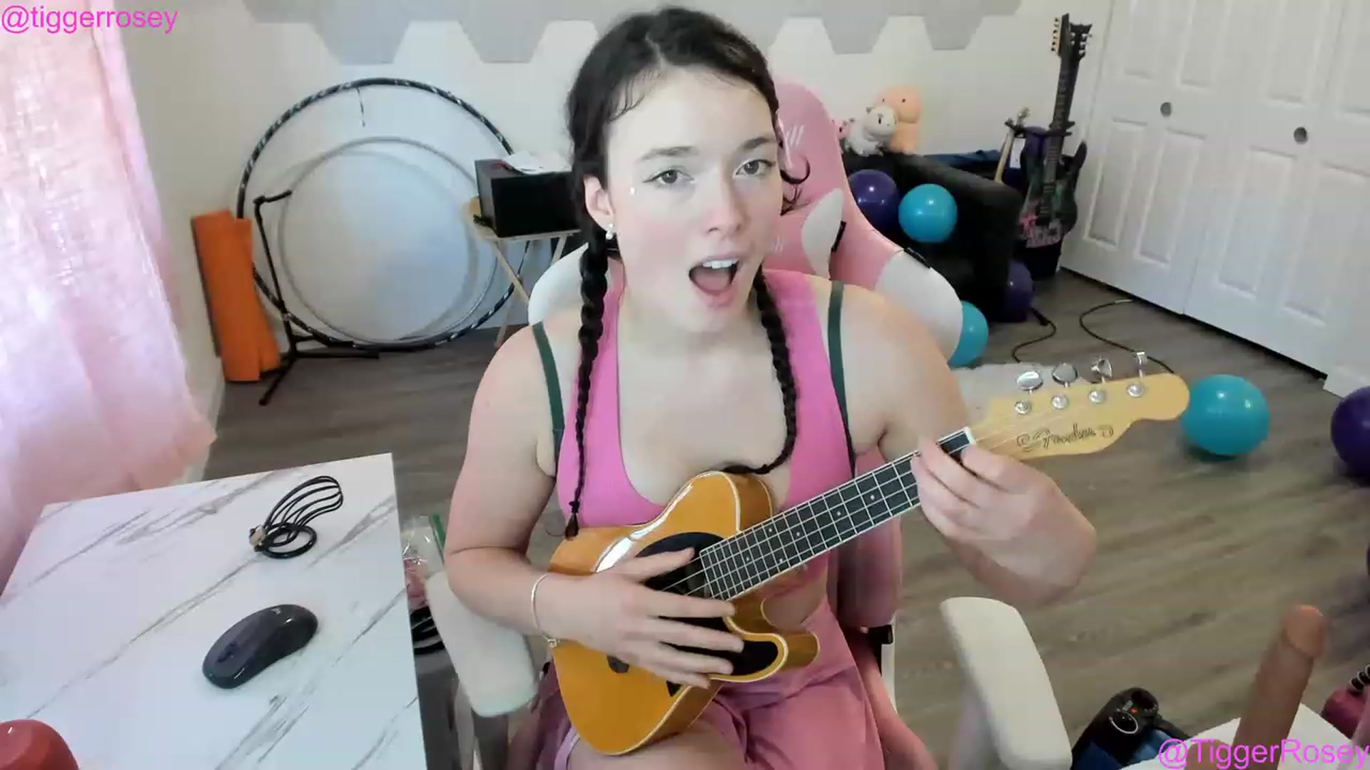 Gallery image thumbnail from TiggerRosey's myfreecams stream on, 04/12/2023, 24:07 image 3 of 20