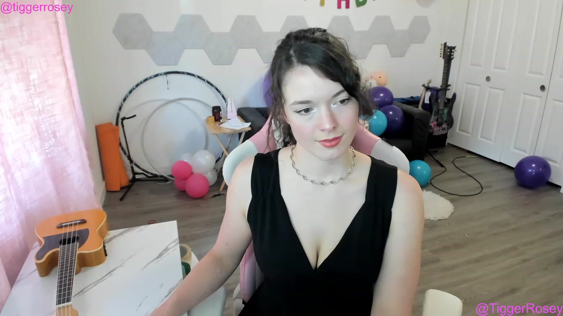 Gallery image thumbnail from TiggerRosey's myfreecams stream on, 04/12/2023, 21:26 image 16 of 20