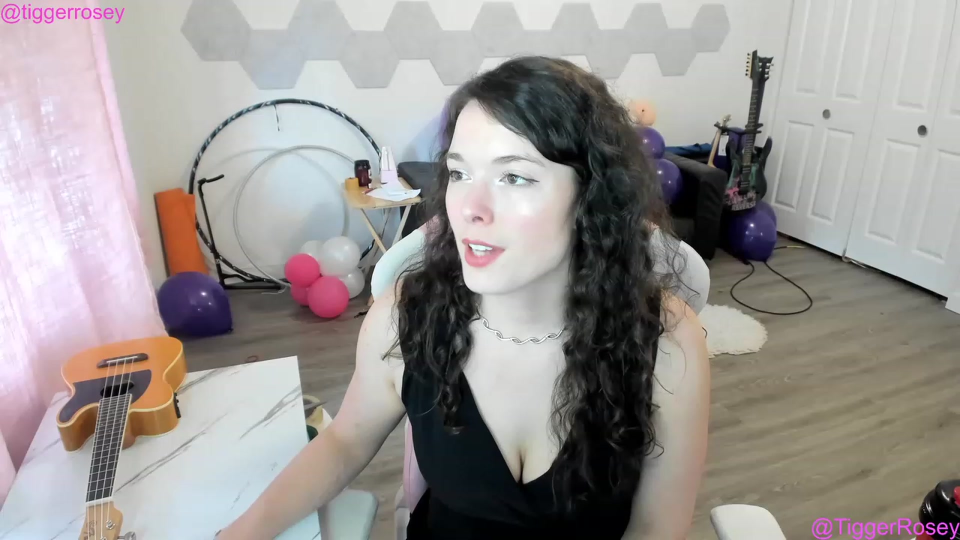 Gallery image thumbnail from TiggerRosey's myfreecams stream on, 04/12/2023, 23:33 image 8 of 20