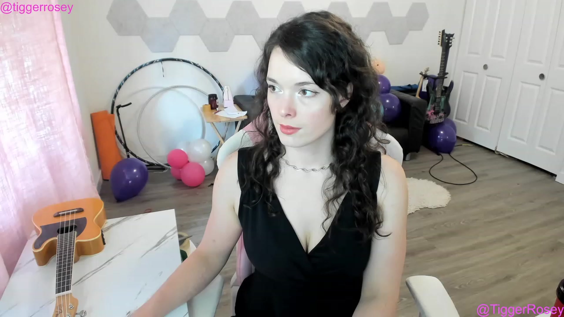 Gallery image thumbnail from TiggerRosey's myfreecams stream on, 04/12/2023, 23:33 image 7 of 20