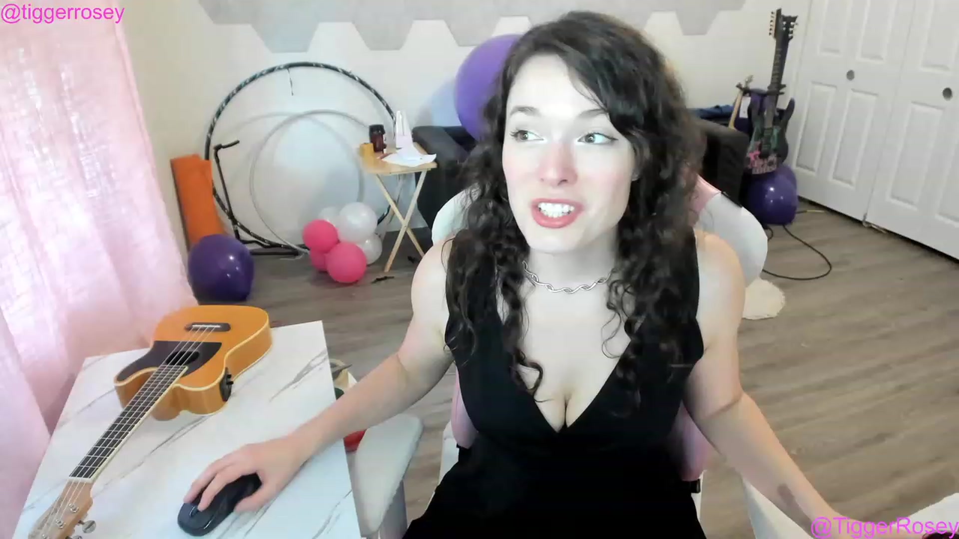 Gallery image thumbnail from TiggerRosey's myfreecams stream on, 04/12/2023, 23:33 image 15 of 20