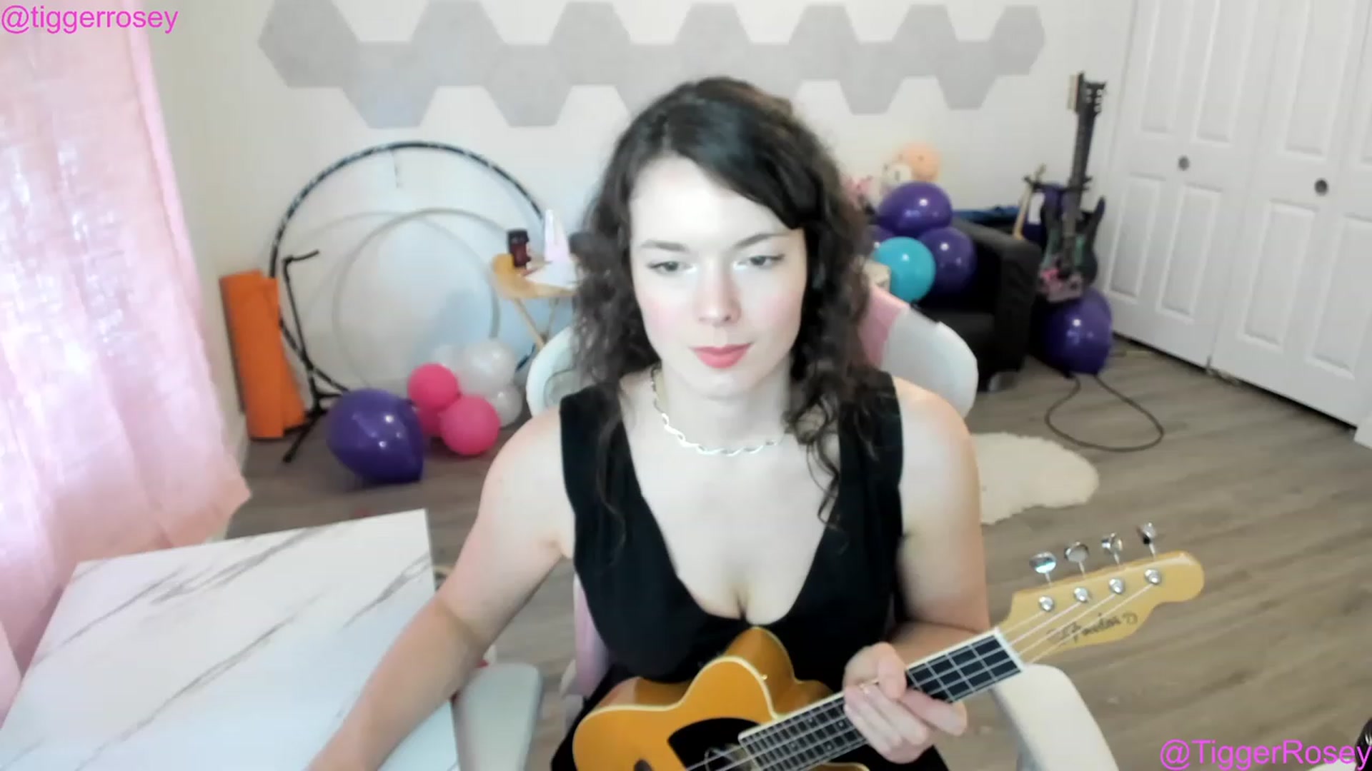 Gallery image thumbnail from TiggerRosey's myfreecams stream on, 04/12/2023, 23:33 image 10 of 20