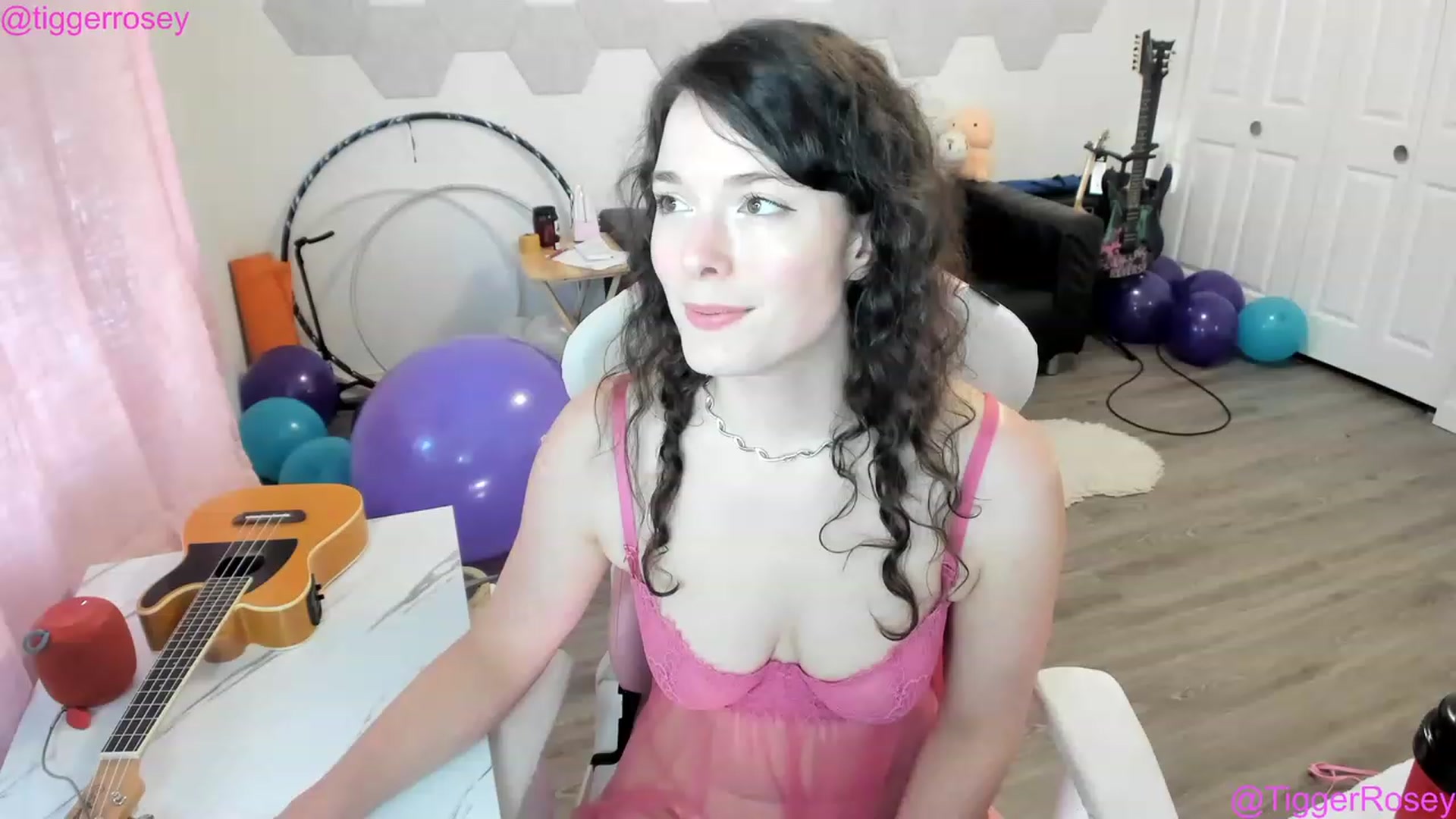 Gallery image thumbnail from TiggerRosey's myfreecams stream on, 04/13/2023, 02:42 image 16 of 20