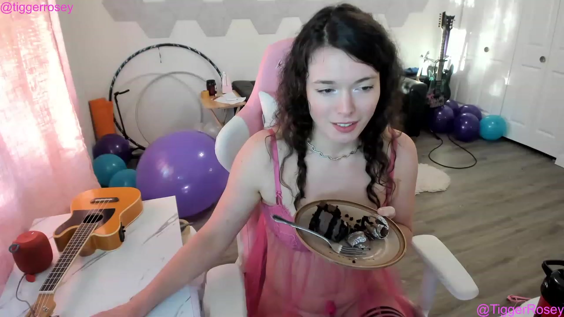 Gallery image thumbnail from TiggerRosey's myfreecams stream on, 04/13/2023, 02:42 image 18 of 20