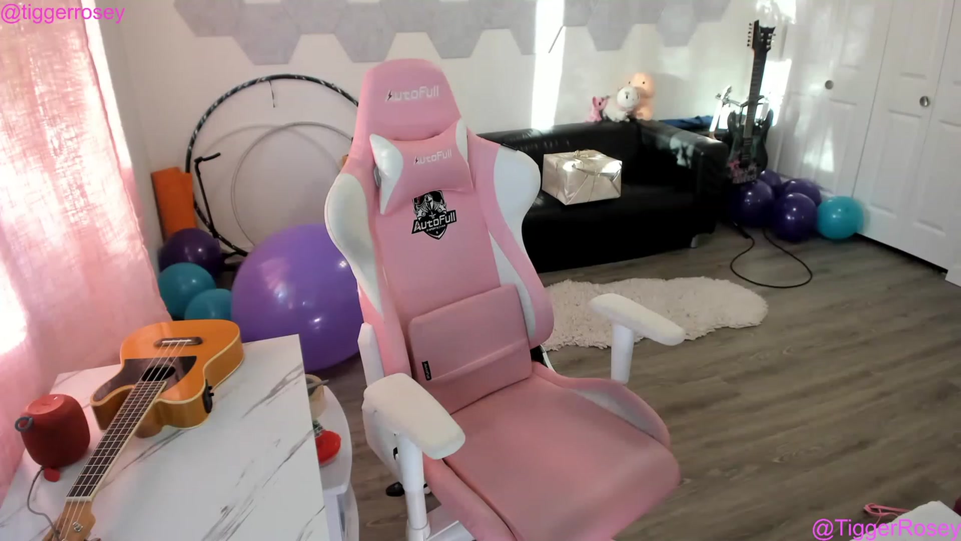 Gallery image thumbnail from TiggerRosey's myfreecams stream on, 04/13/2023, 02:42 image 17 of 20
