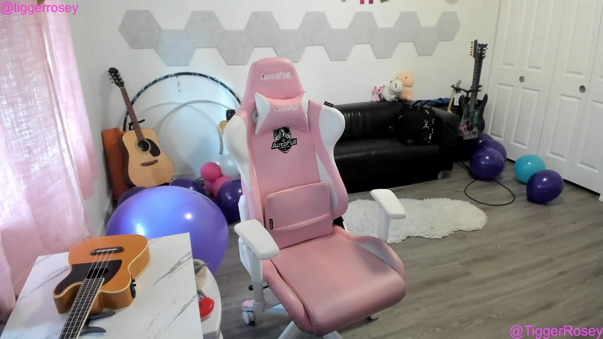 Gallery image thumbnail from TiggerRosey's myfreecams stream on, 04/14/2023, 24:58 image 14 of 20