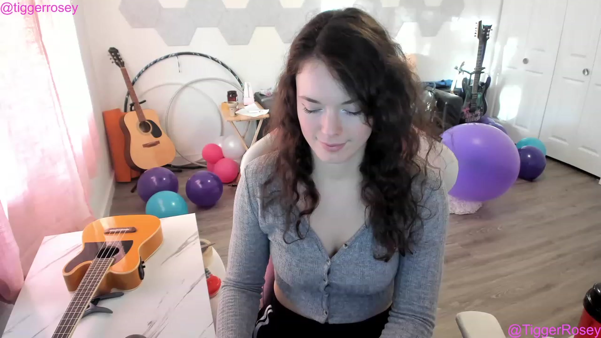 Gallery image thumbnail from TiggerRosey's myfreecams stream on, 04/14/2023, 02:10 image 18 of 20