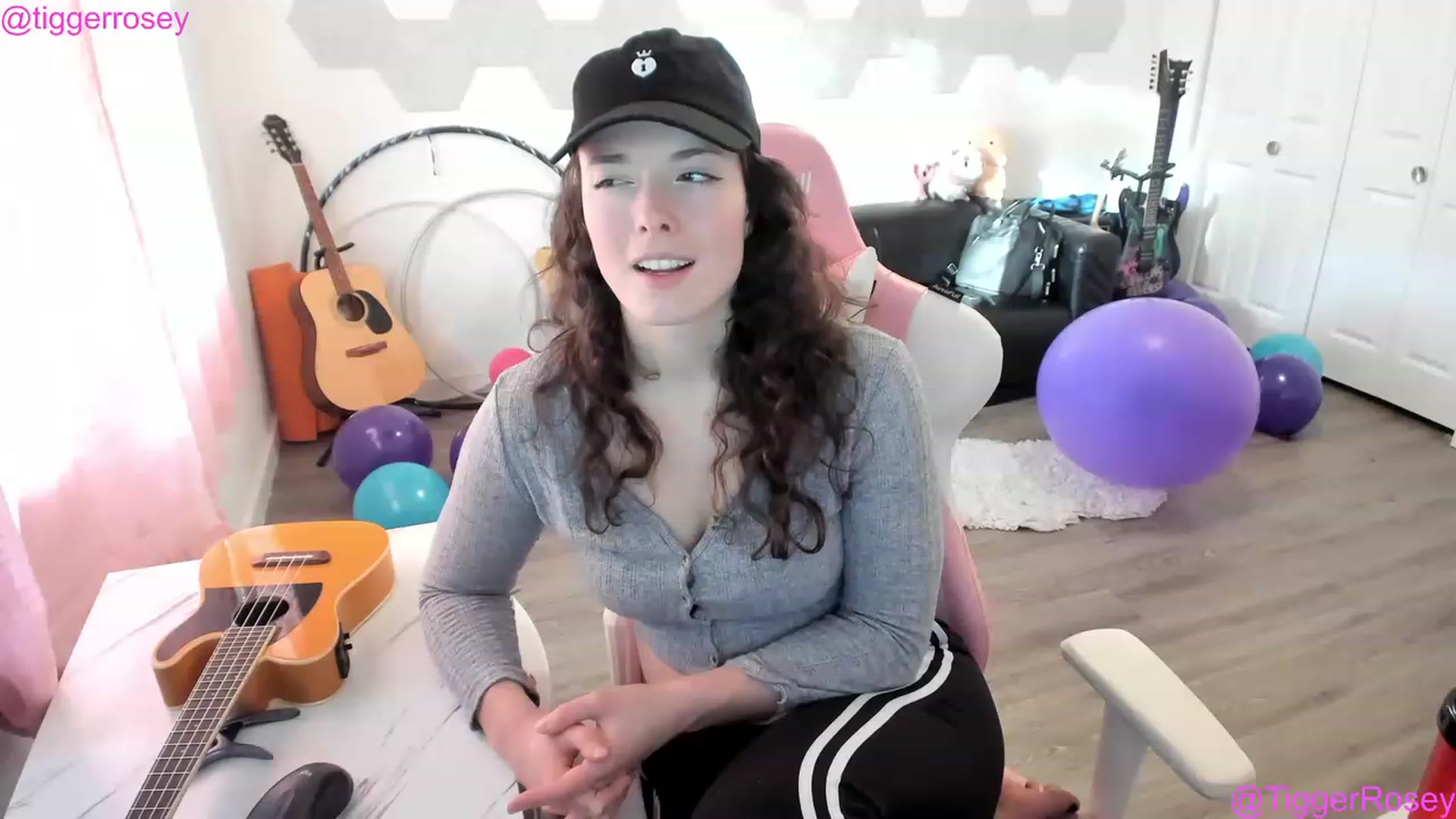 Gallery image thumbnail from TiggerRosey's myfreecams stream on, 04/14/2023, 02:10 image 10 of 20