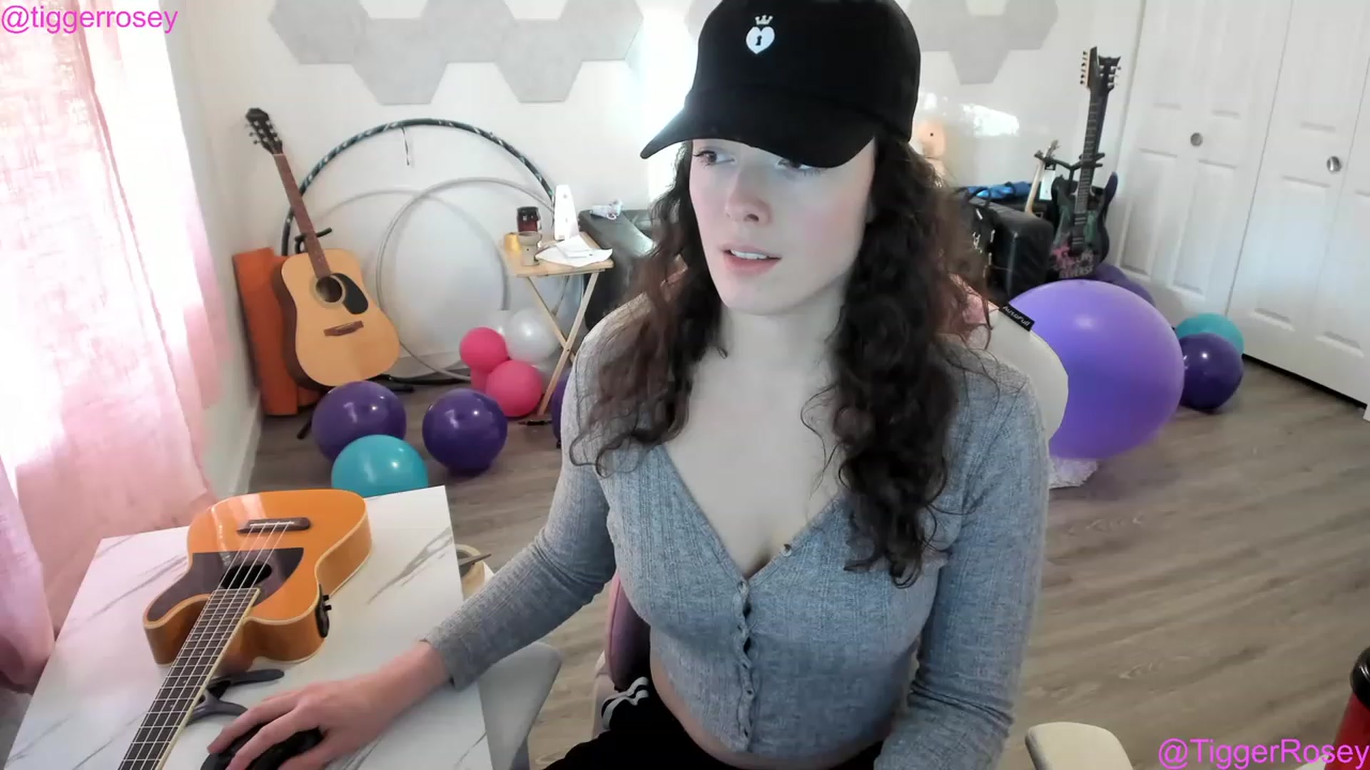 Gallery image thumbnail from TiggerRosey's myfreecams stream on, 04/14/2023, 02:10 image 4 of 20